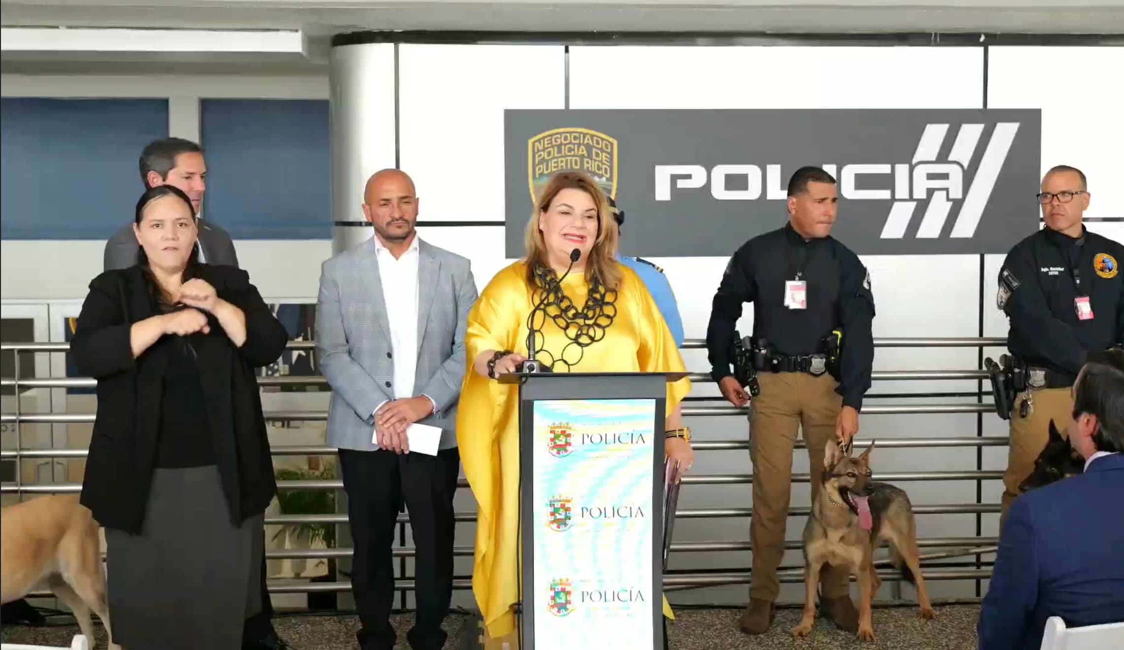 Gobernadora anuncia pago de horas extras para policías 