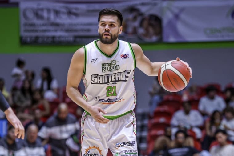 Santeros le ganan a los Leones