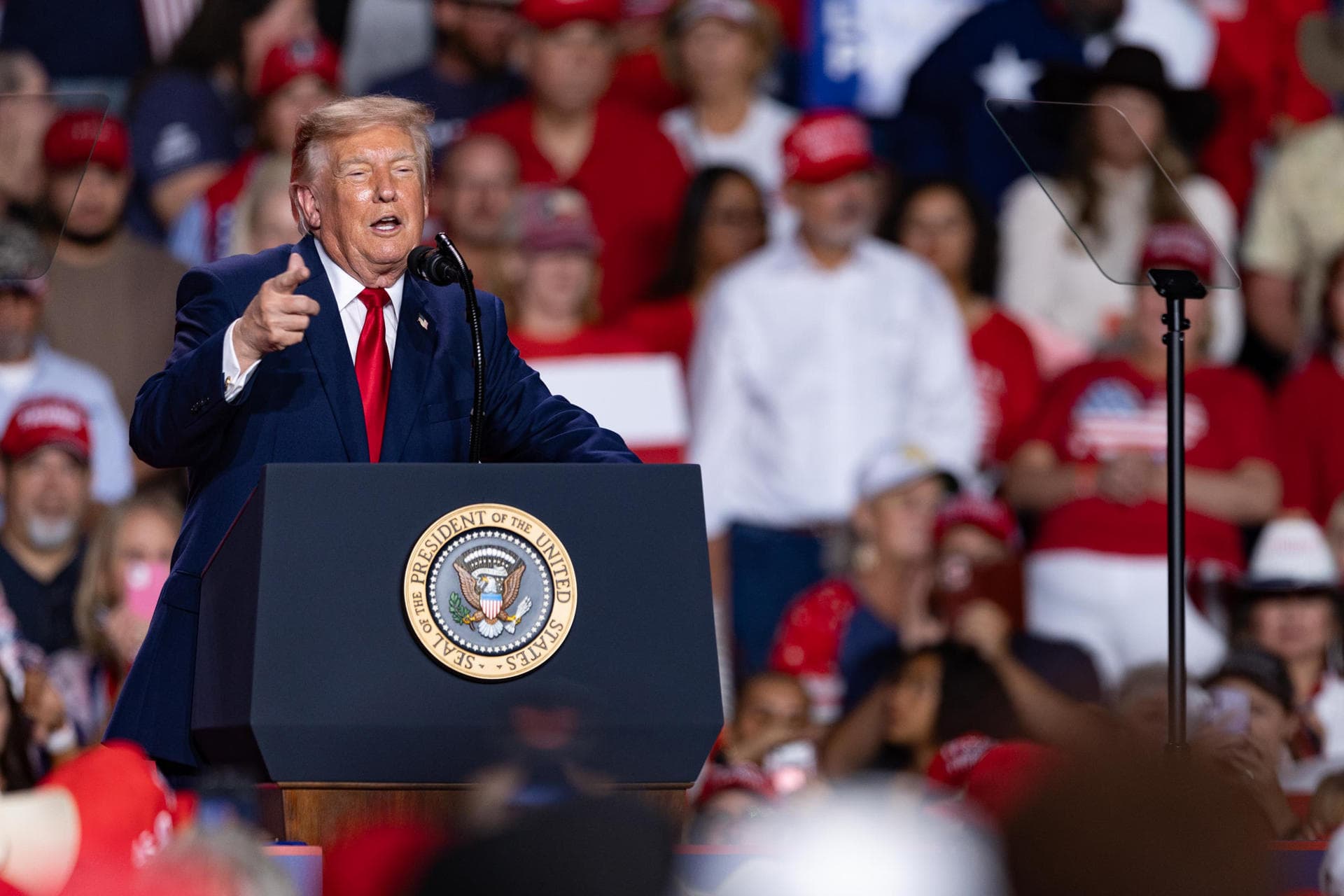 Trump sugiere a portavoz Casa Blanca que deje el cargo tras polémica en su primera semana