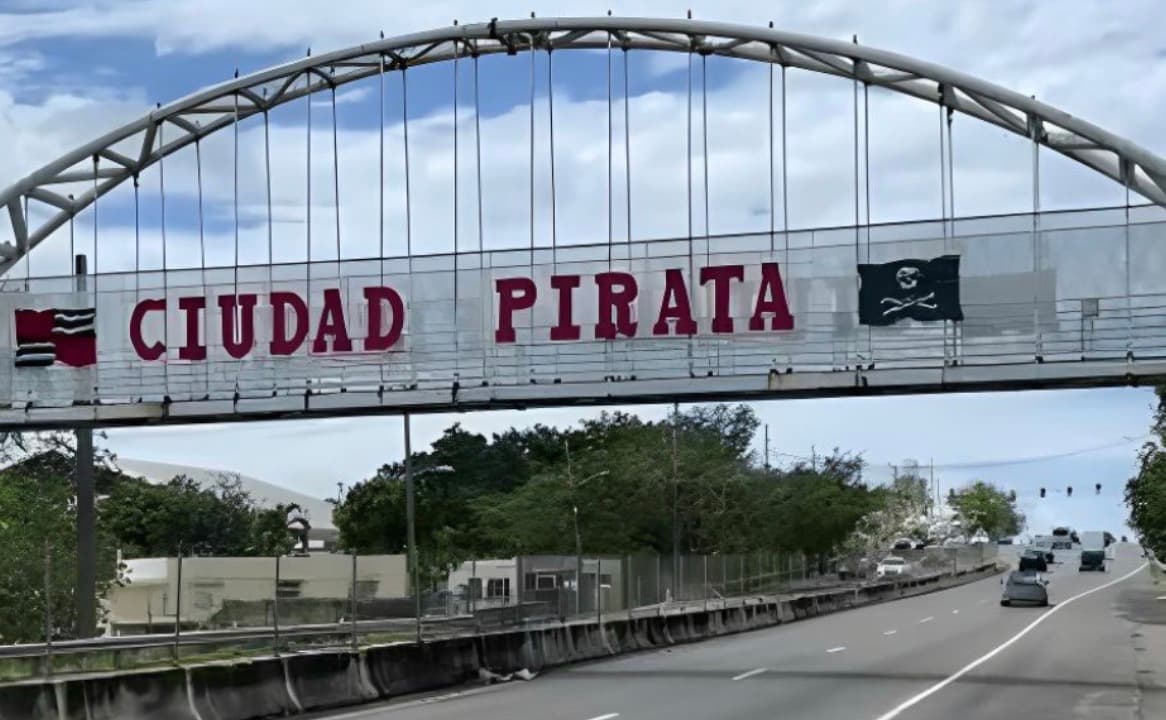 Culminan trabajos de remoción de puente peatonal en Quebradillas