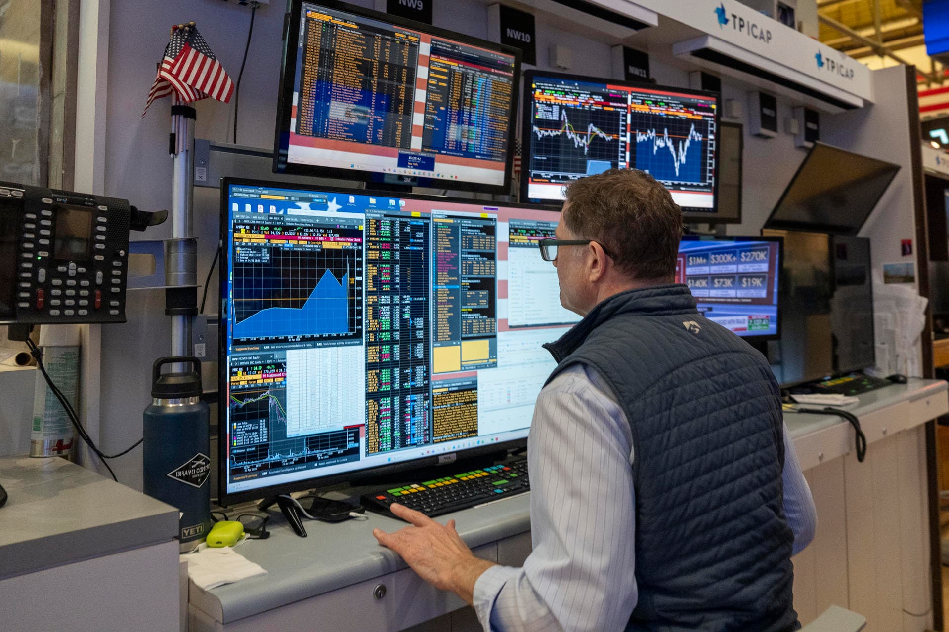 La IA entra en la era de la eficiencia y Wall Street mira más allá de los grandes modelos