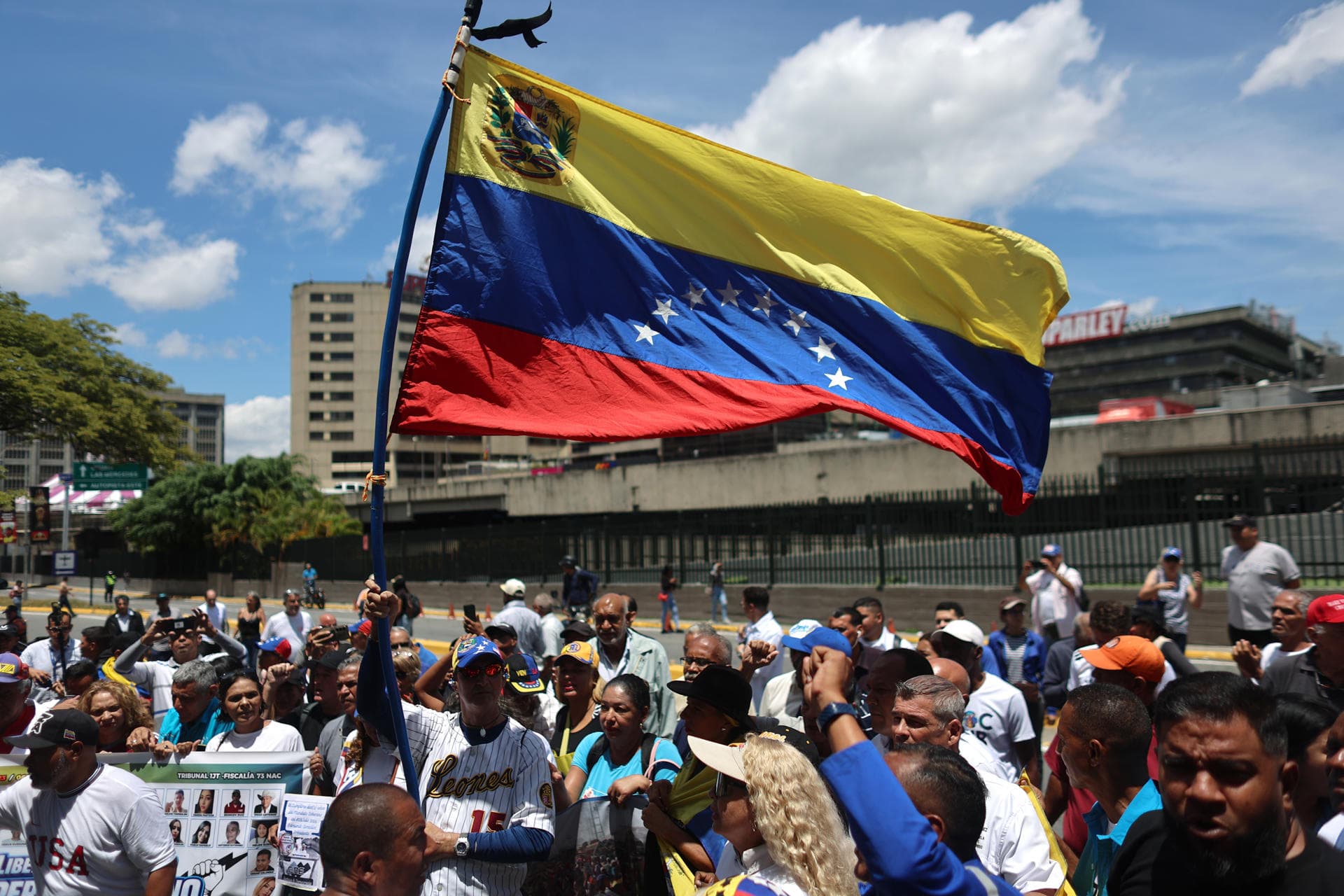 Chavismo y oposición inician diálogo promovido por EEUU para avanzar hacia una transición
