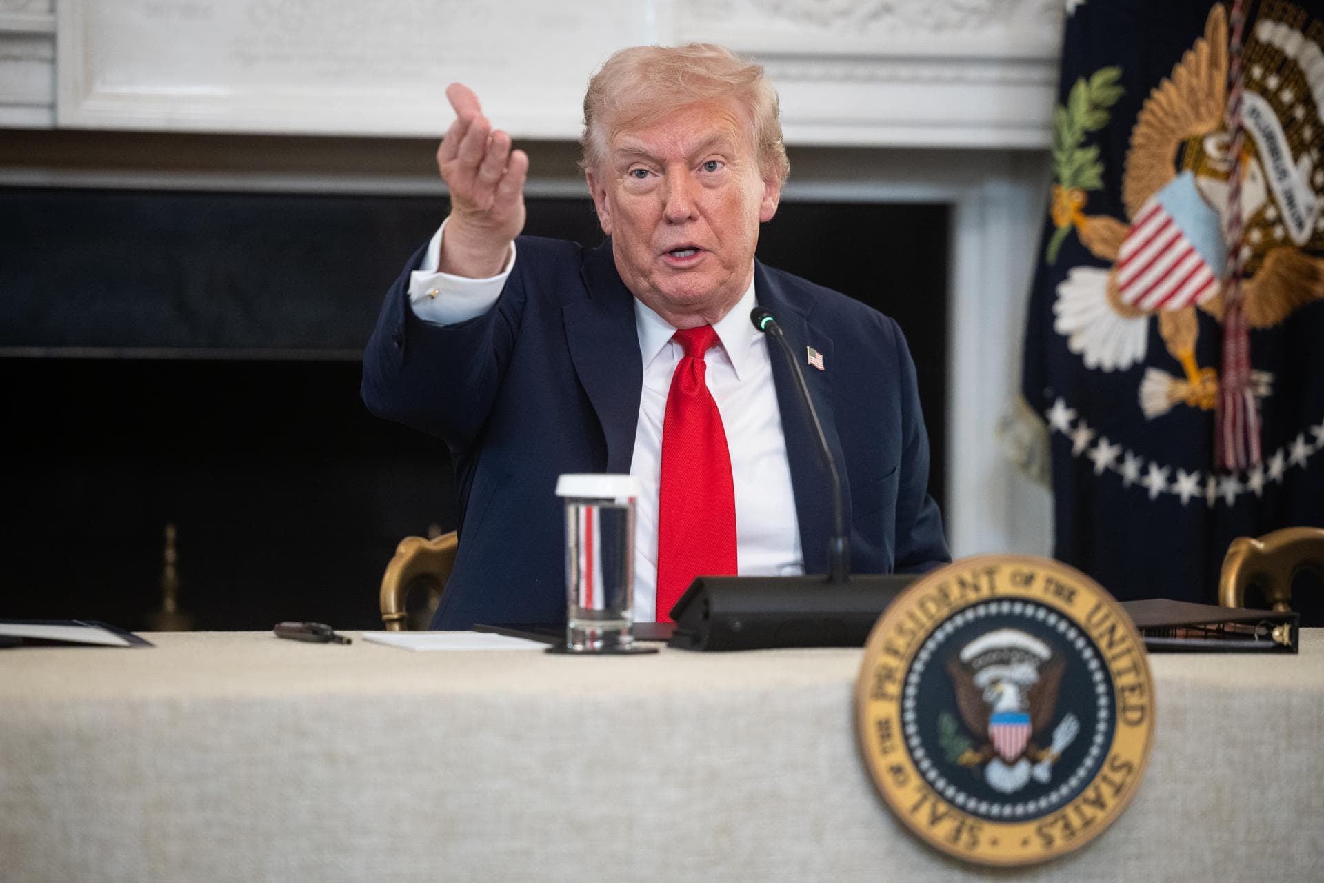 Trump afirma que su política arancelarias sirve para "traer la paz al mundo"