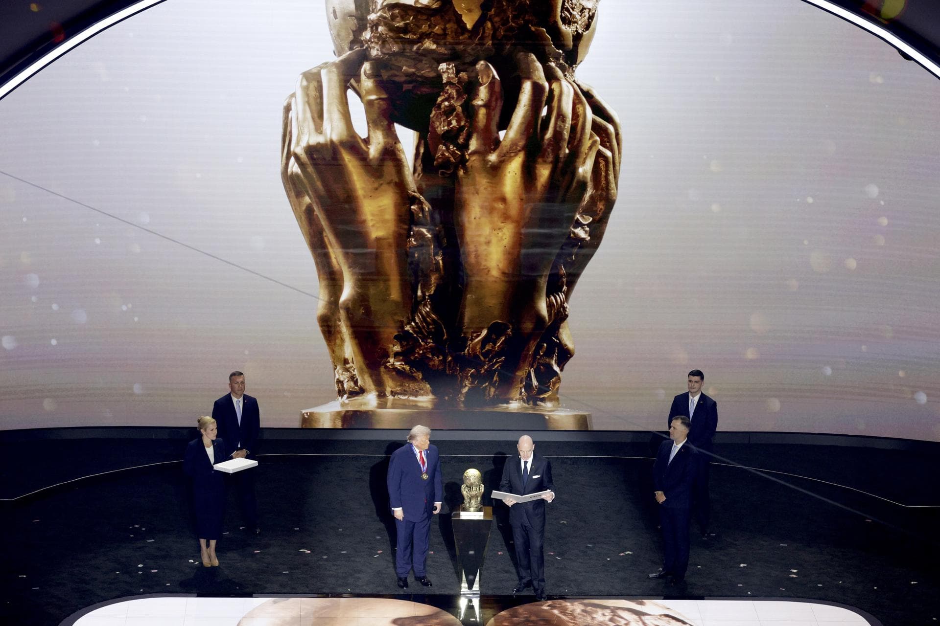 Donald Trump es galardonado con el primer premio FIFA de la Paz