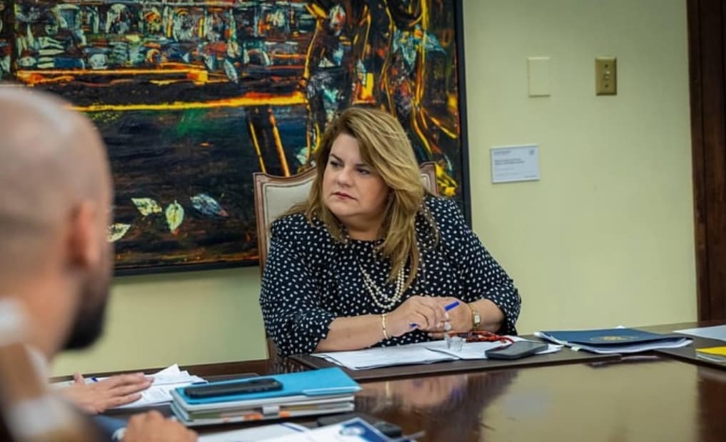 Gobernadora defiende veto al proyecto de retiro de bomberos