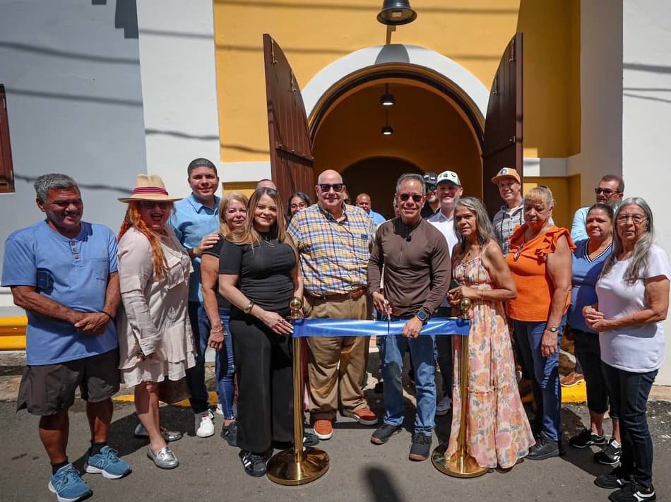 Miguel Romero inaugura el Centro Comunal Antiguo Matadero en la comunidad La Perla