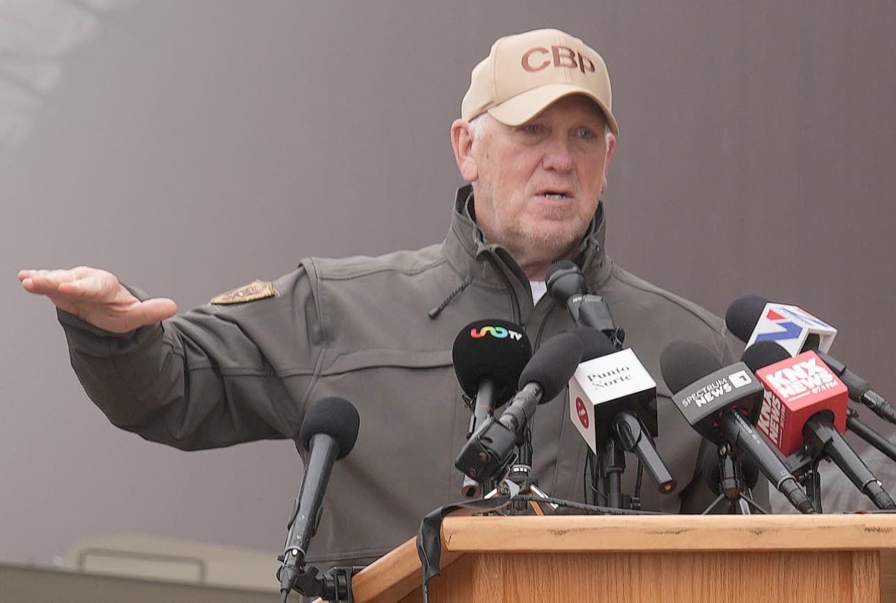 El "zar de la frontera" de Trump retira 700 agentes migratorios de Mineápolis