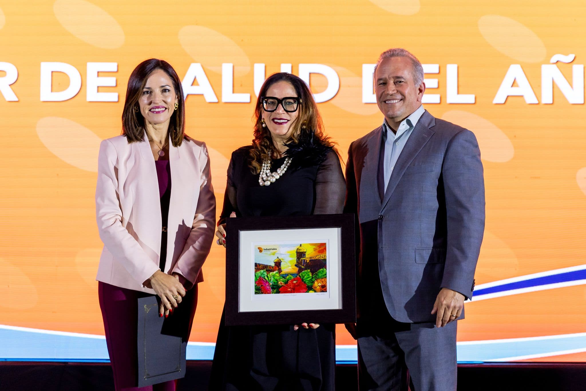 Industriales reconocen a Gloria Amador como Líder de Salud del Año