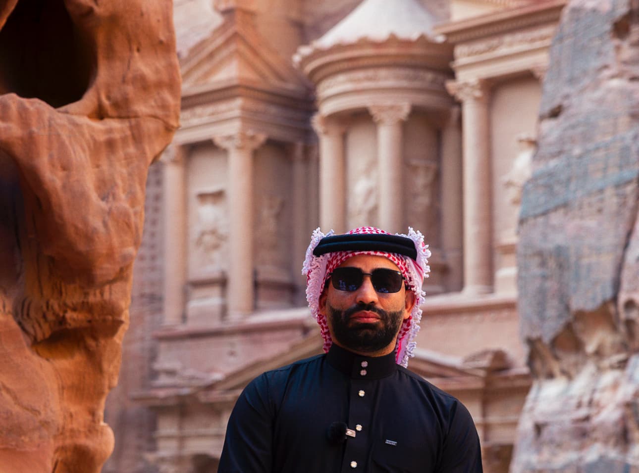 [VIDEOS y FOTOS] Arcángel continúa su recorrido por las Siete Maravillas del Mundo: de la Fe en Brasil a la eternidad en Petra