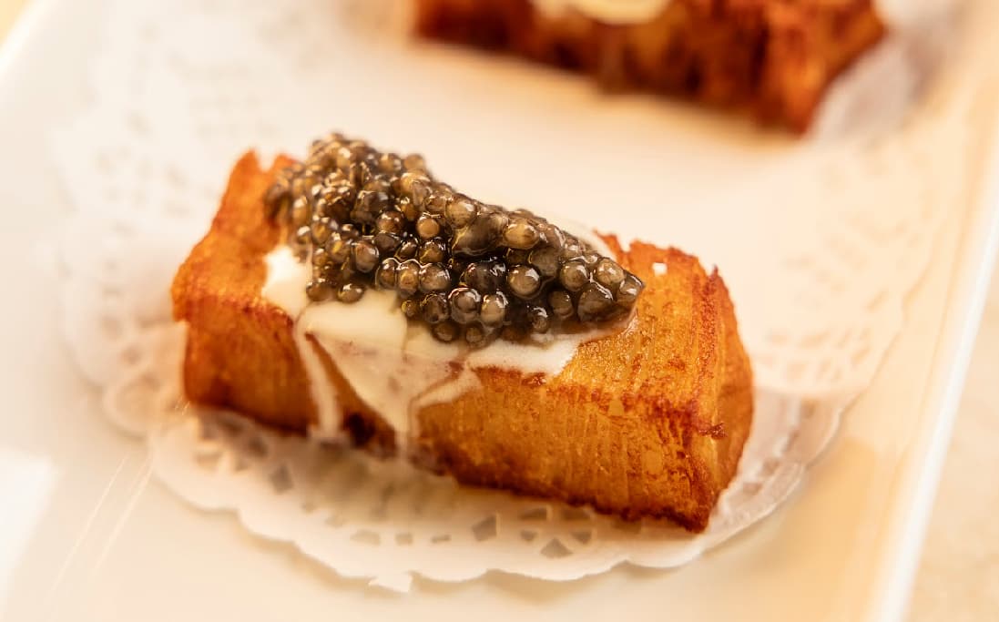 Mille-feuille de pomme de terre, osetra caviar