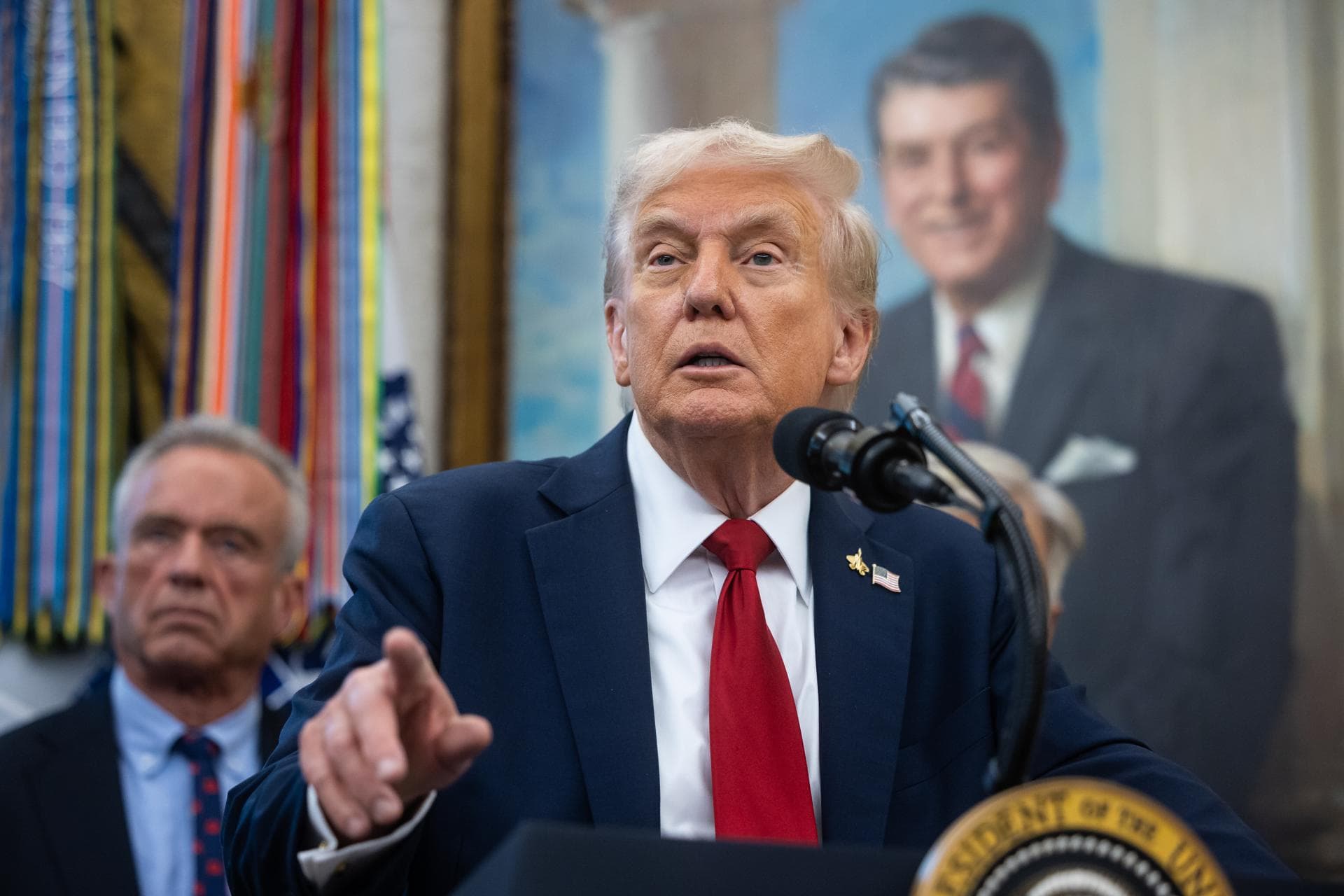 Trump dice que el Gobierno Federal cerrará "probablemente" a partir de mañana