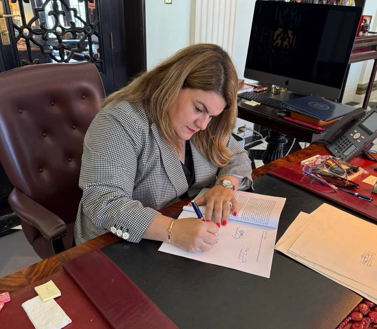 Gobernadora hace cambios en su gabinete 