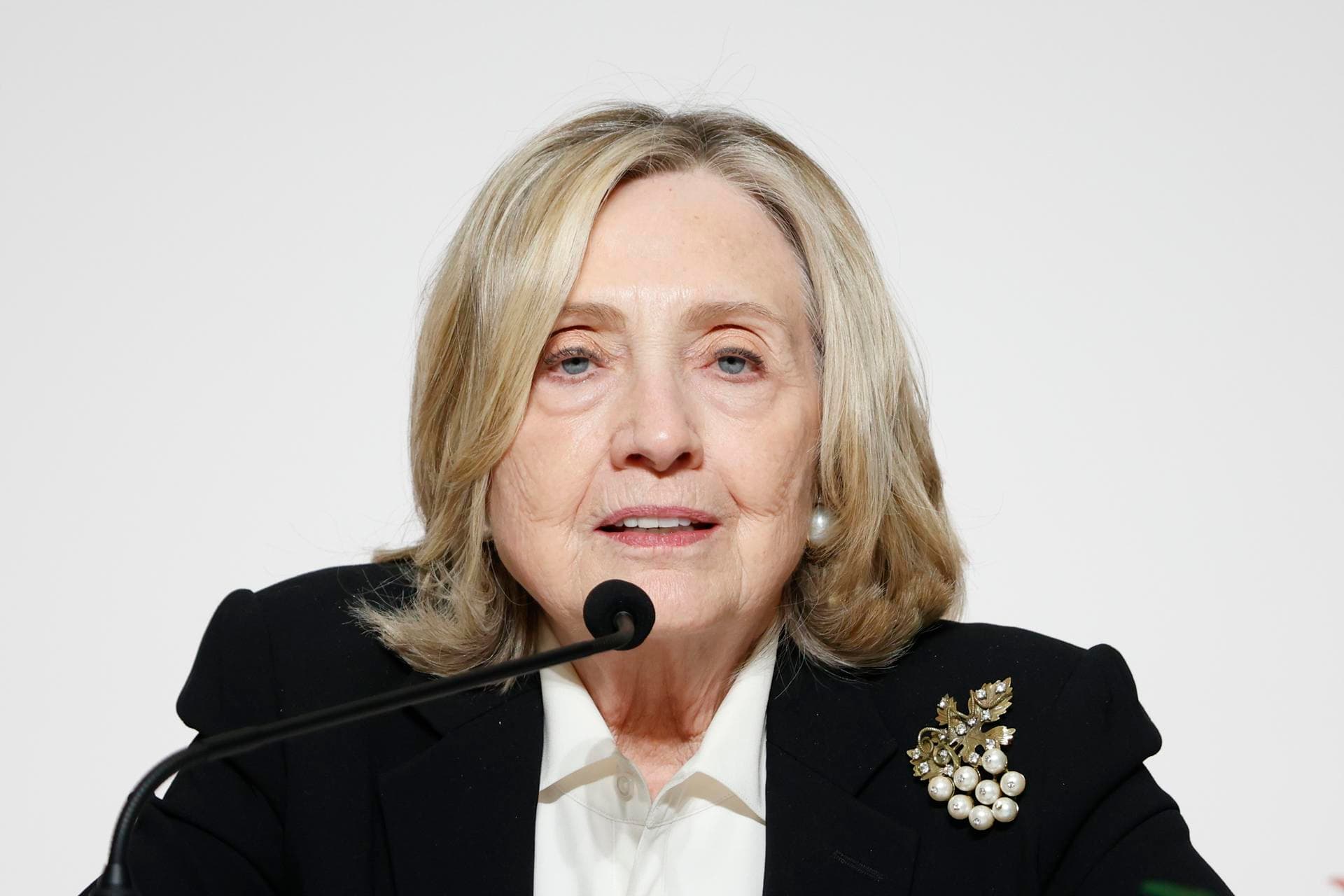 Hillary Clinton dice no tener problema con que su comparecencia sobre Epstein sea pública