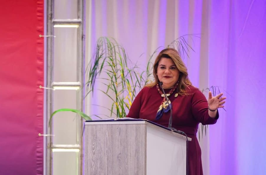 Gobernadora firma nuevas medidas en beneficio de los adultos mayores y cuidadores informales en Puerto Rico