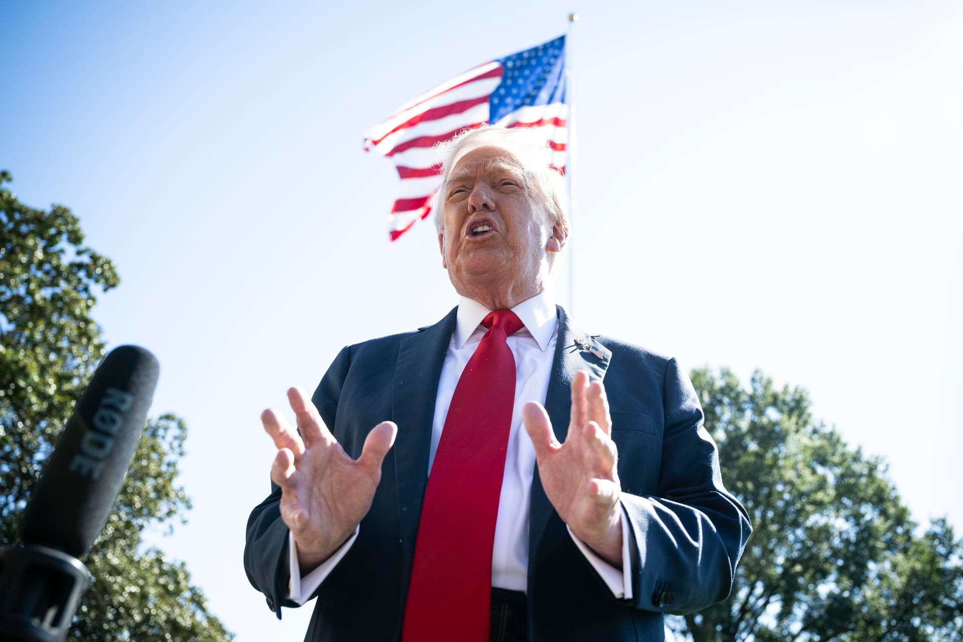 El gobernador de Illinois y el alcalde de Chicago dicen no dar "un paso atrás" ante Trump