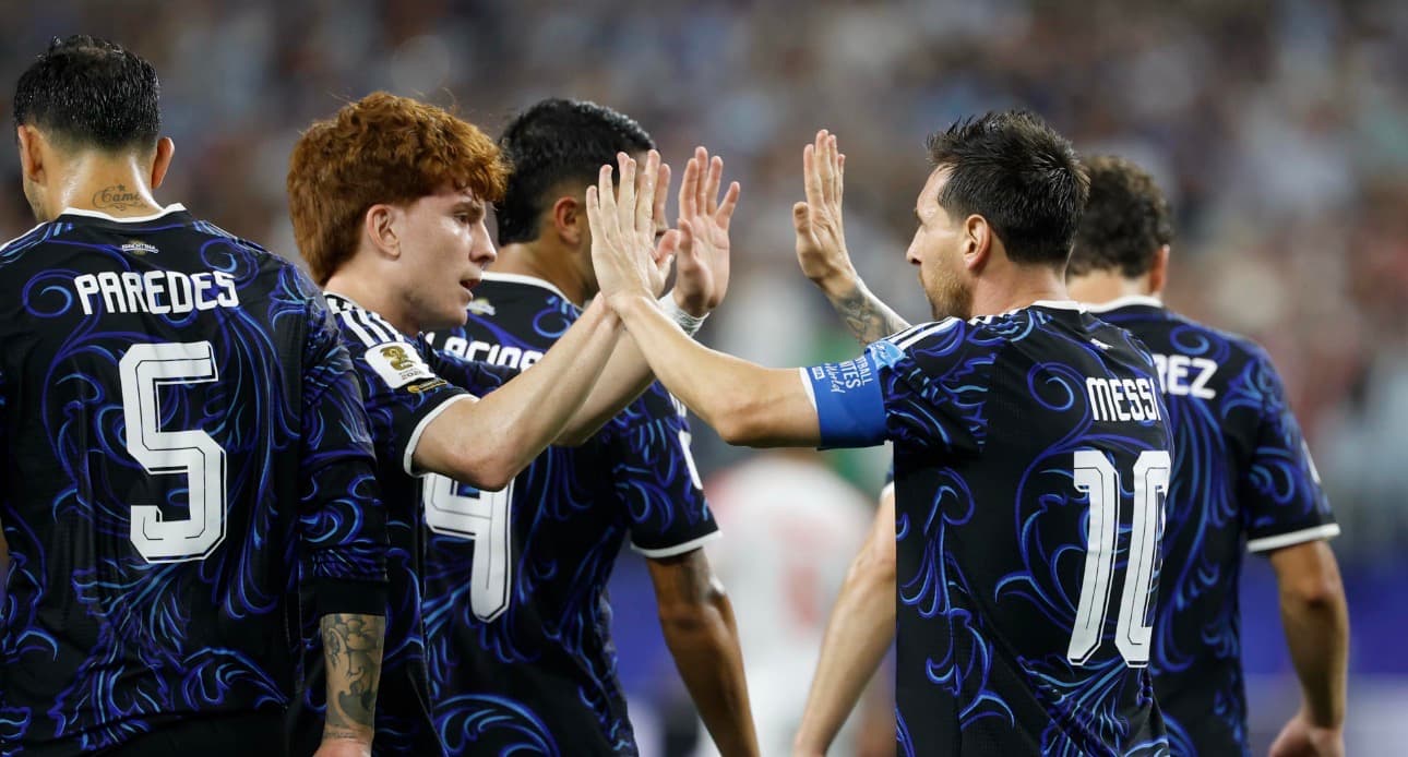 Argentina gana y Messi suma gol en media hora de juego