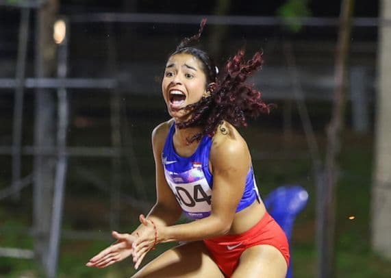 Hace historia para PR con la primera medalla en evento de 100 metros