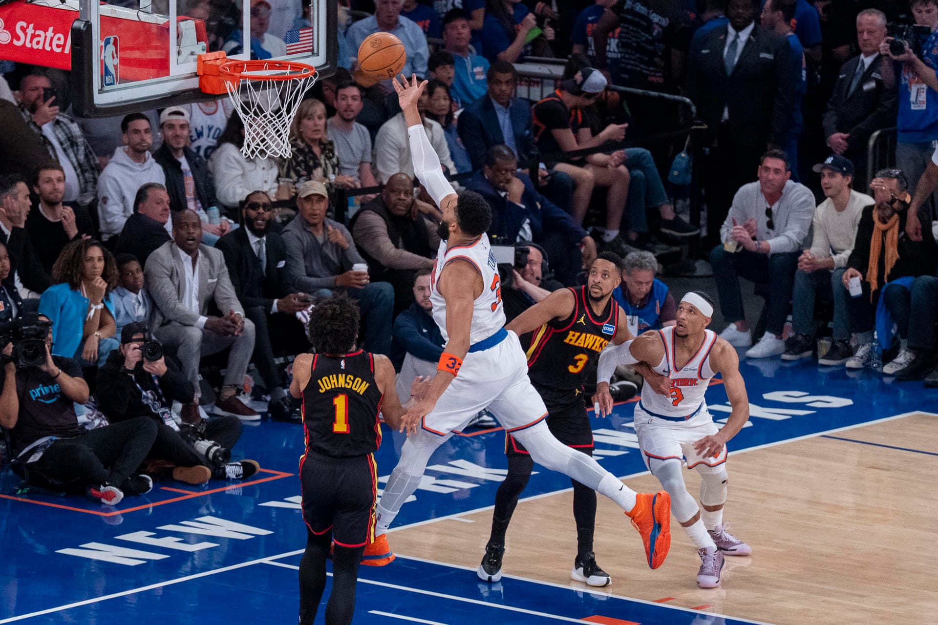 Los Knicks se estrenan en los 'playoffs' con paso firme