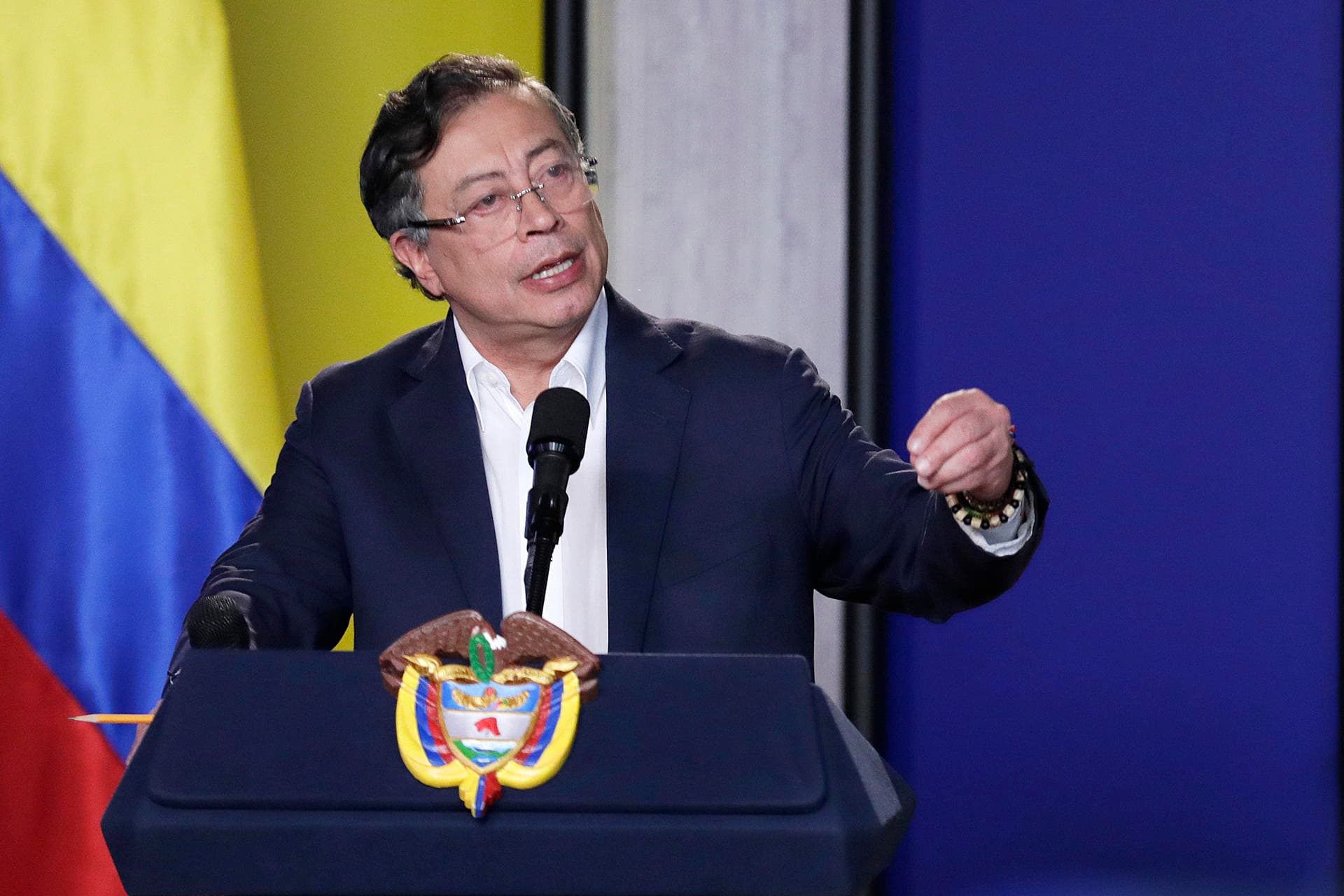 Petro dice que Nicolás Maduro no debe dar órdenes a los militares de Colombia