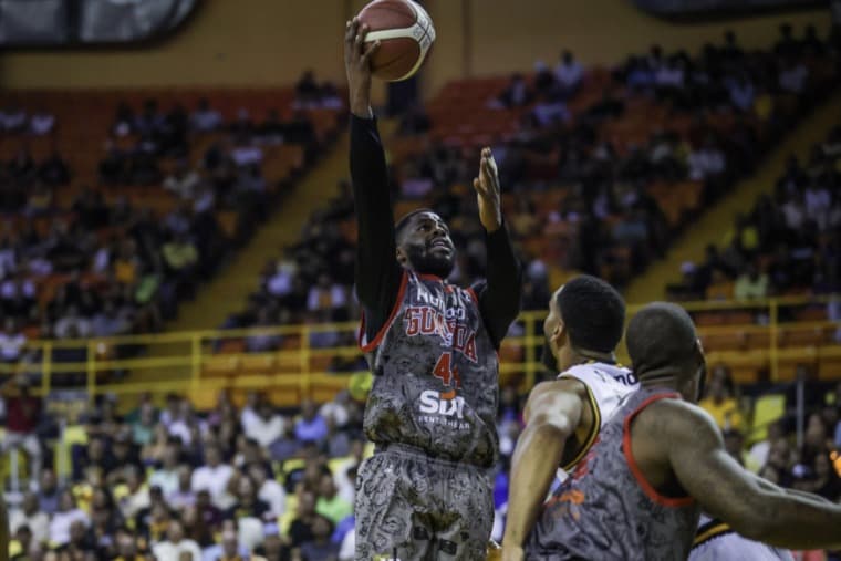 Los Piratas se llevan juego frente a los Capitanes 