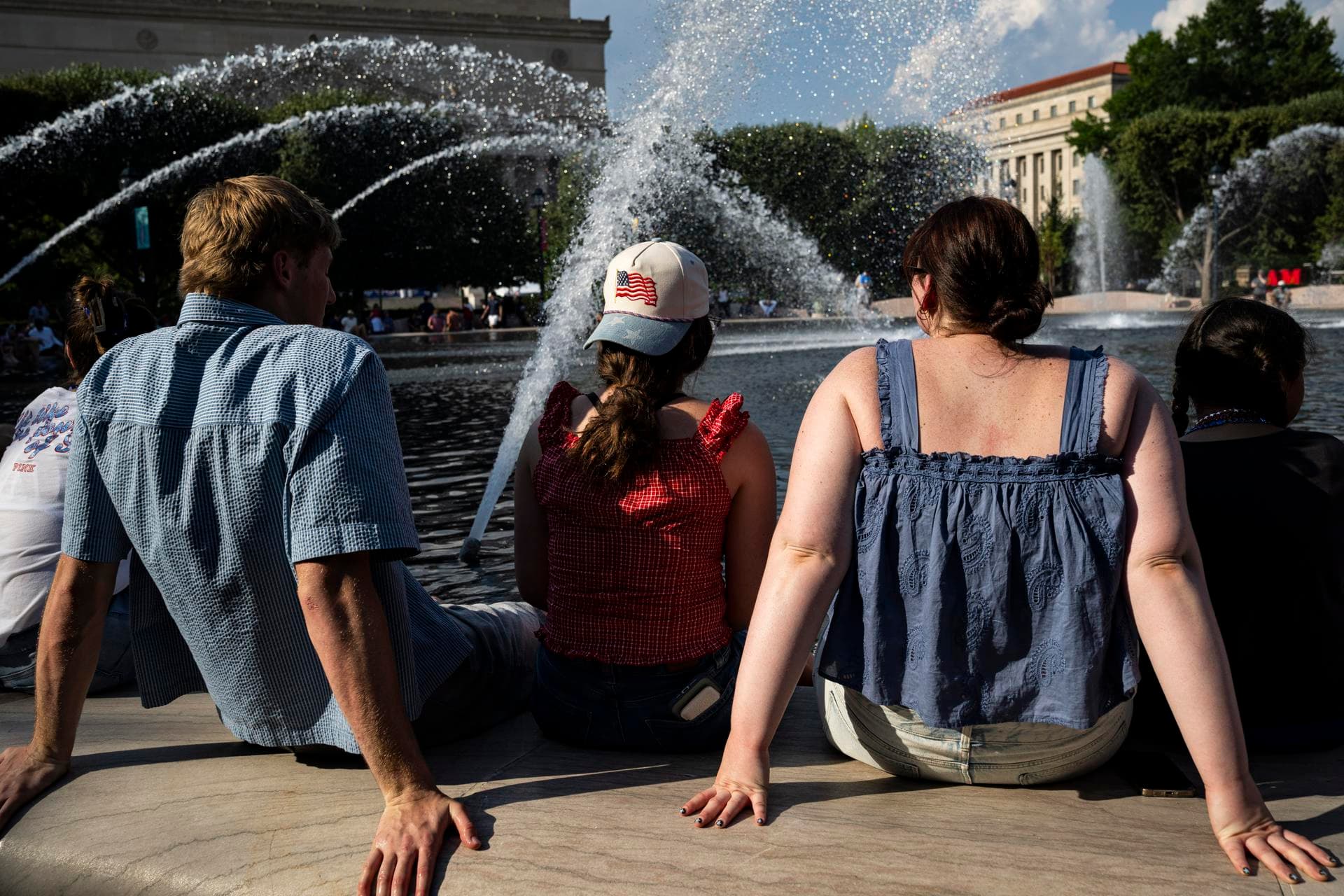 Millones de estadounidenses permanecen bajo alertas de calor y lluvias intensas
