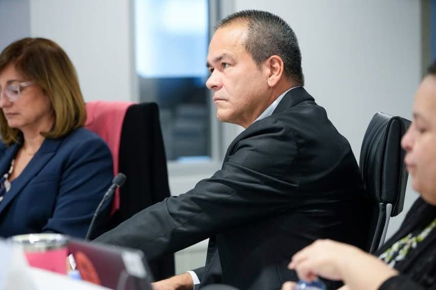 Negociado de Energía ordena estudio legal para conocer si Municipios pueden reparar postes de luminarias