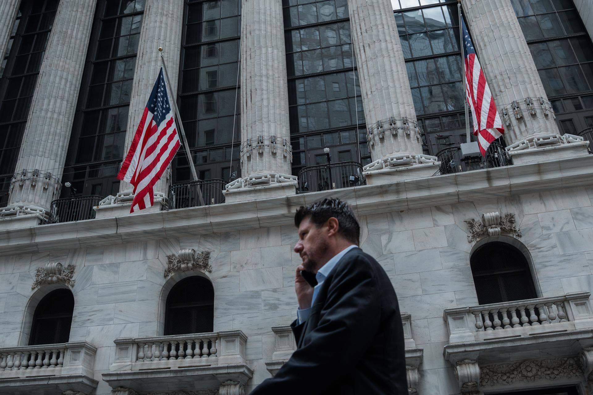 Wall Street arranca mayo en verde impulsado por resultados empresariales y caída del crudo