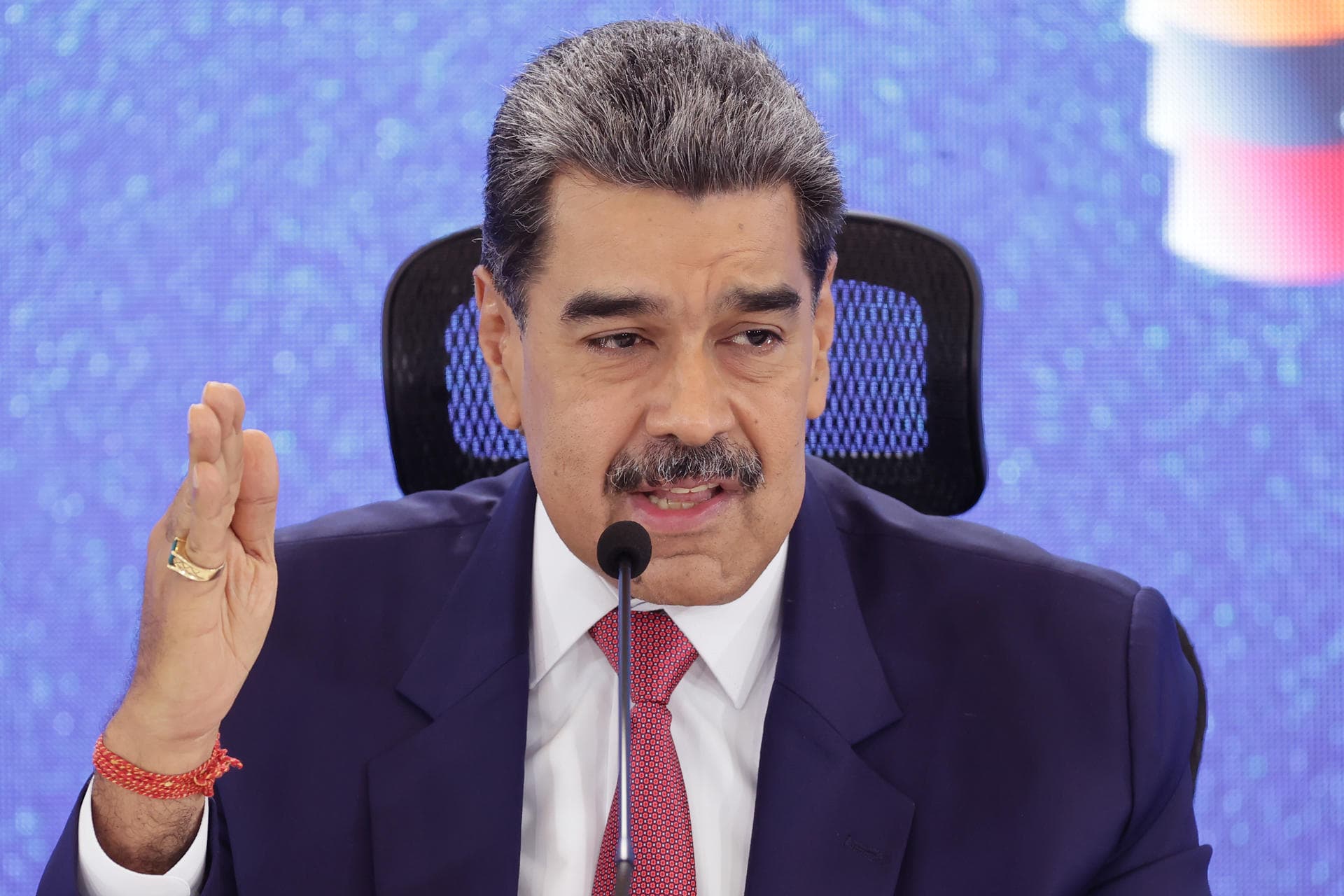 Nicolás Maduro pide ayuda al Papa León XIV