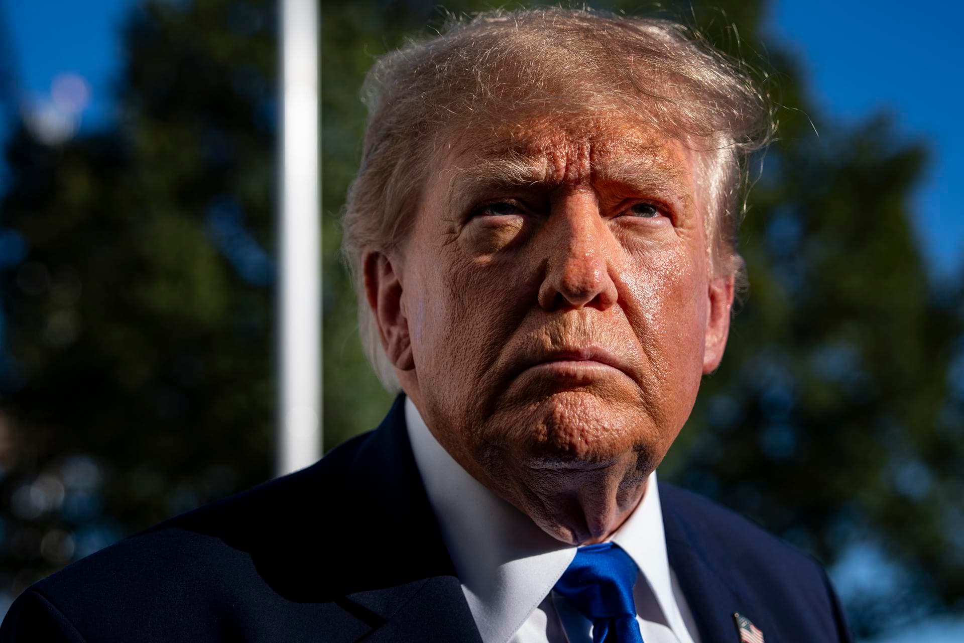 Trump llama "estúpido" a Obama por burlarse de sus reformas en la Casa Blanca