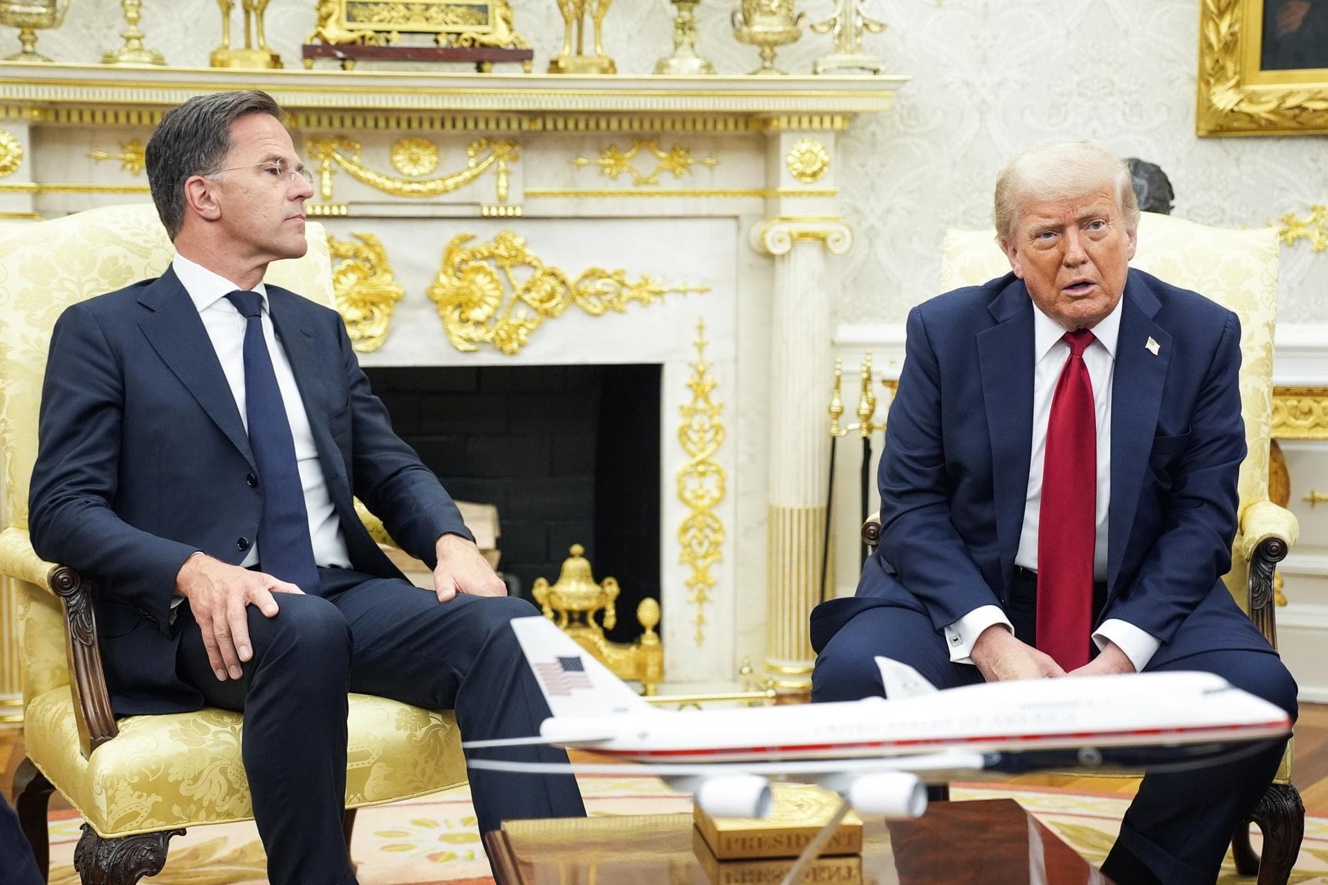 Trump amenaza a Rusia con aranceles del 100%