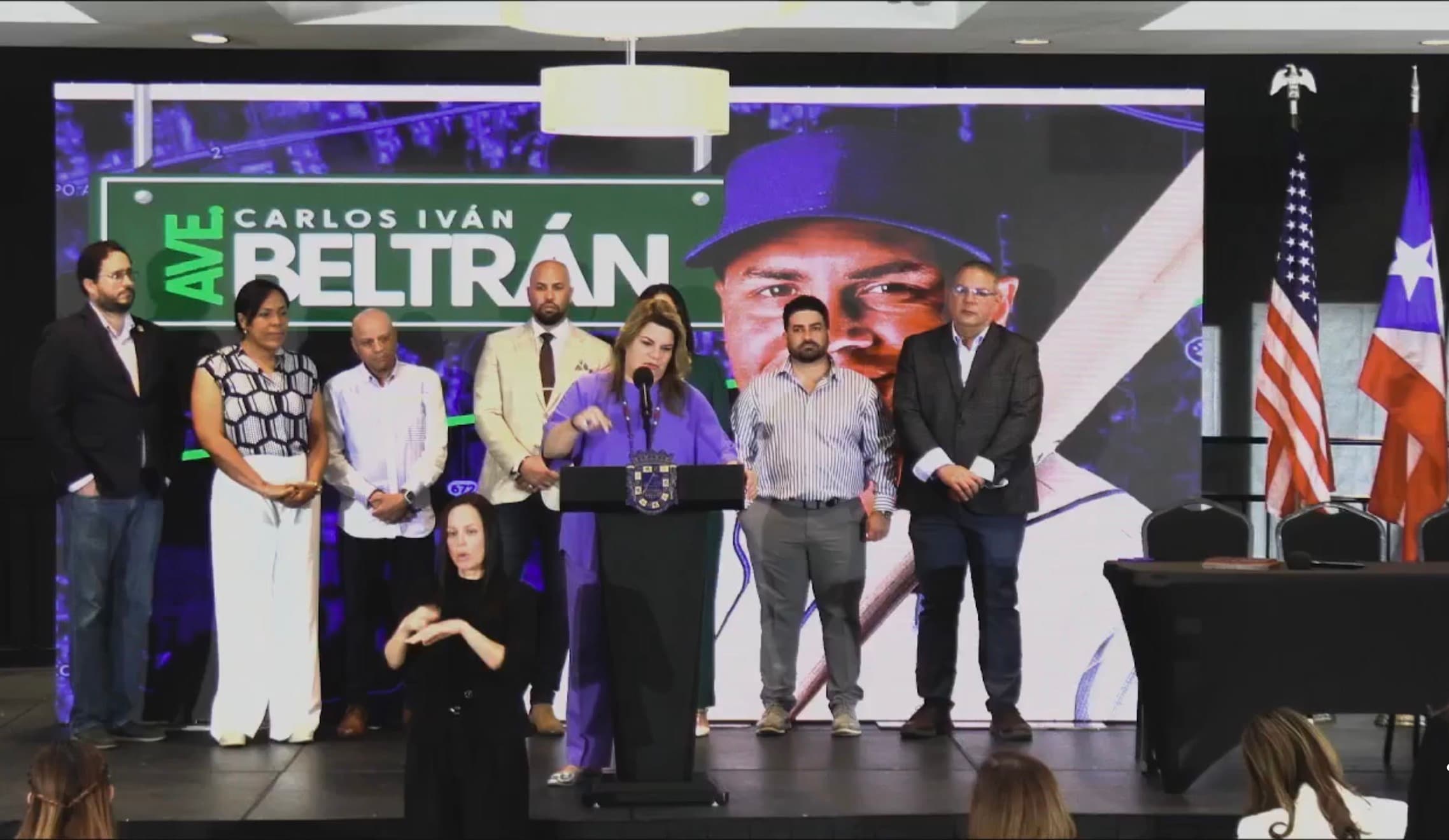 Gobernadora dice remoción de barcaza ocurrirá cuando mejoren condiciones del mar