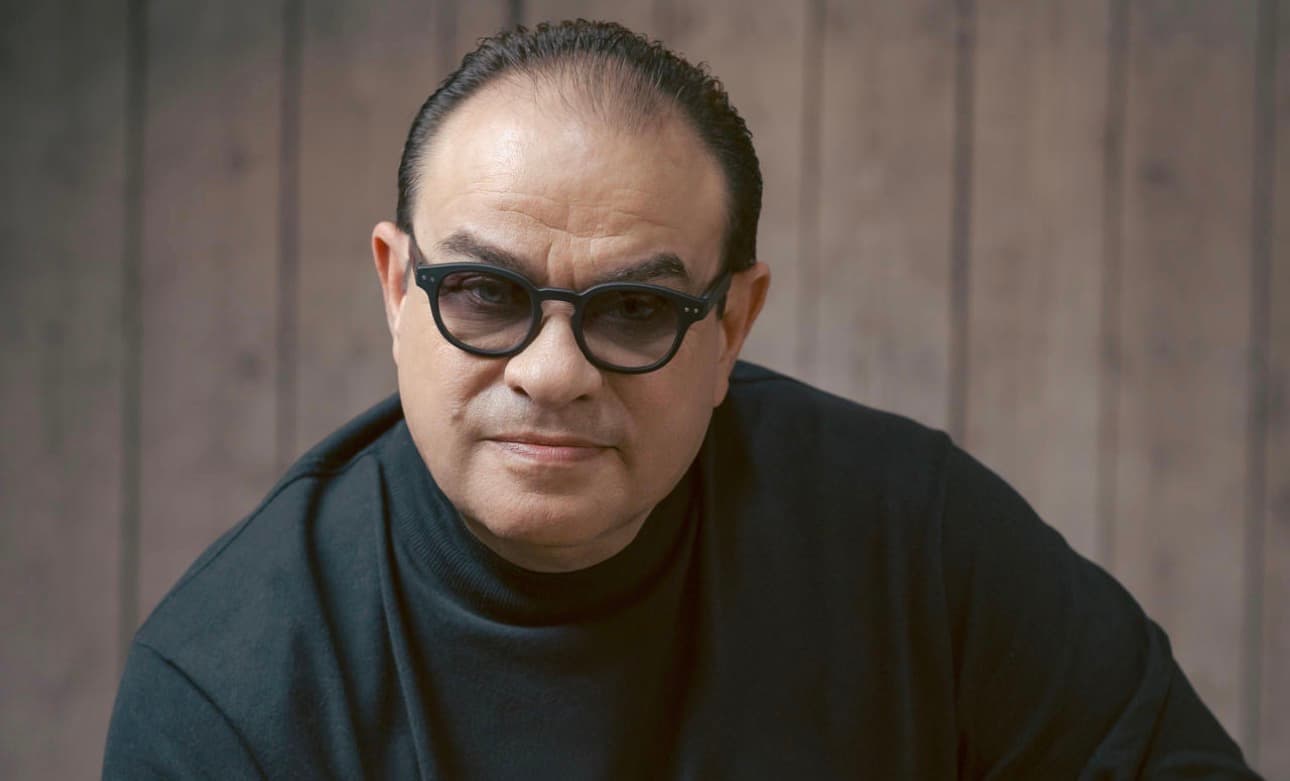 Tony Vega llega a sus 50 años de carrera en el "sitio correcto" de la salsa