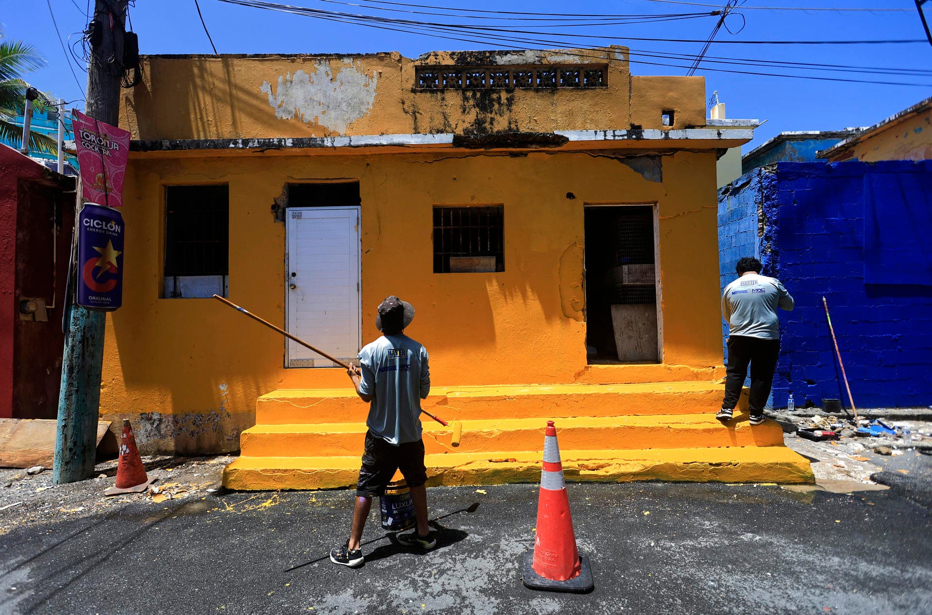 Murales revitalizan La Perla de la mano de Bad Bunny