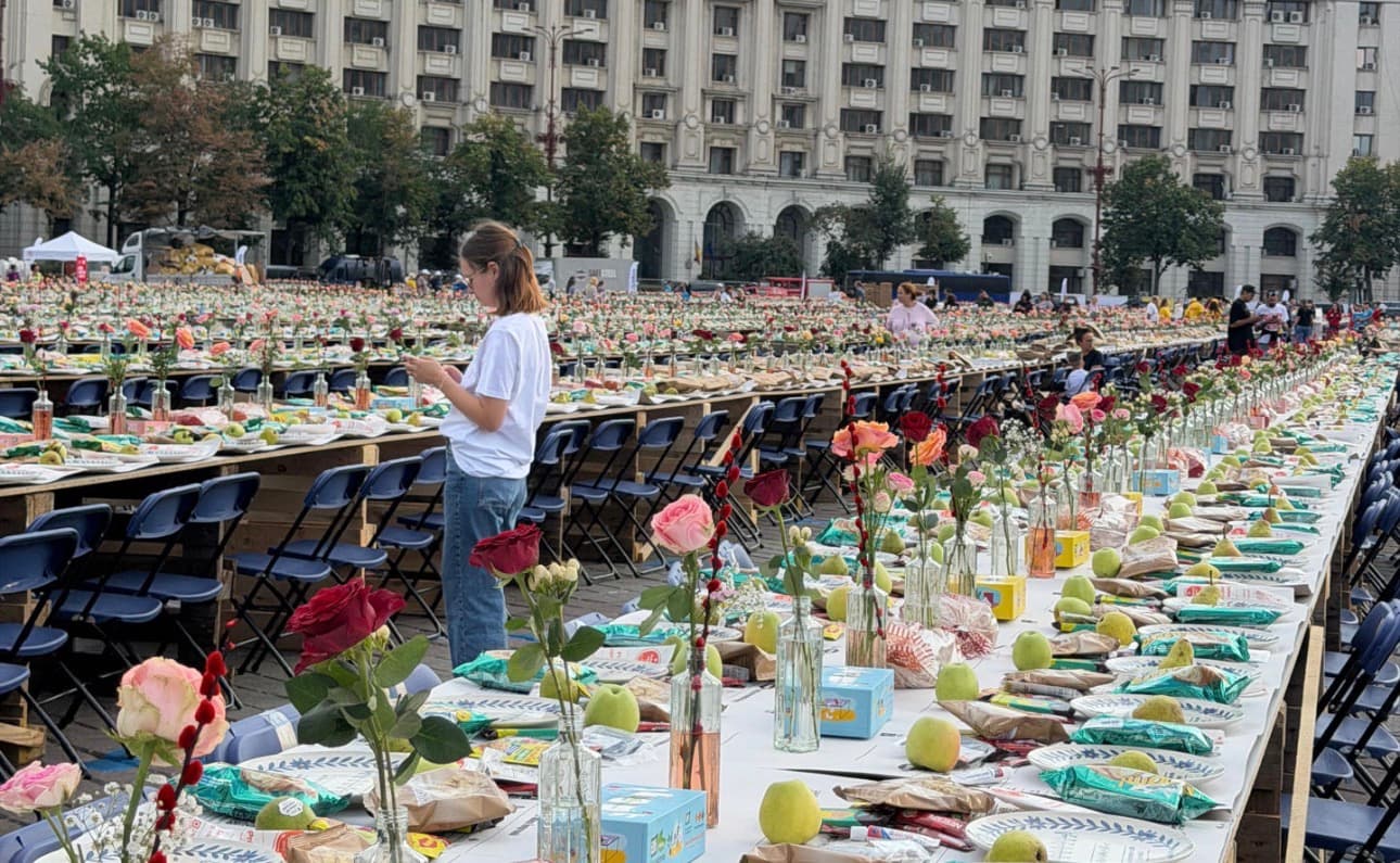 20,000 personas comparten mesa en Bucarest para romper un récord Guinness