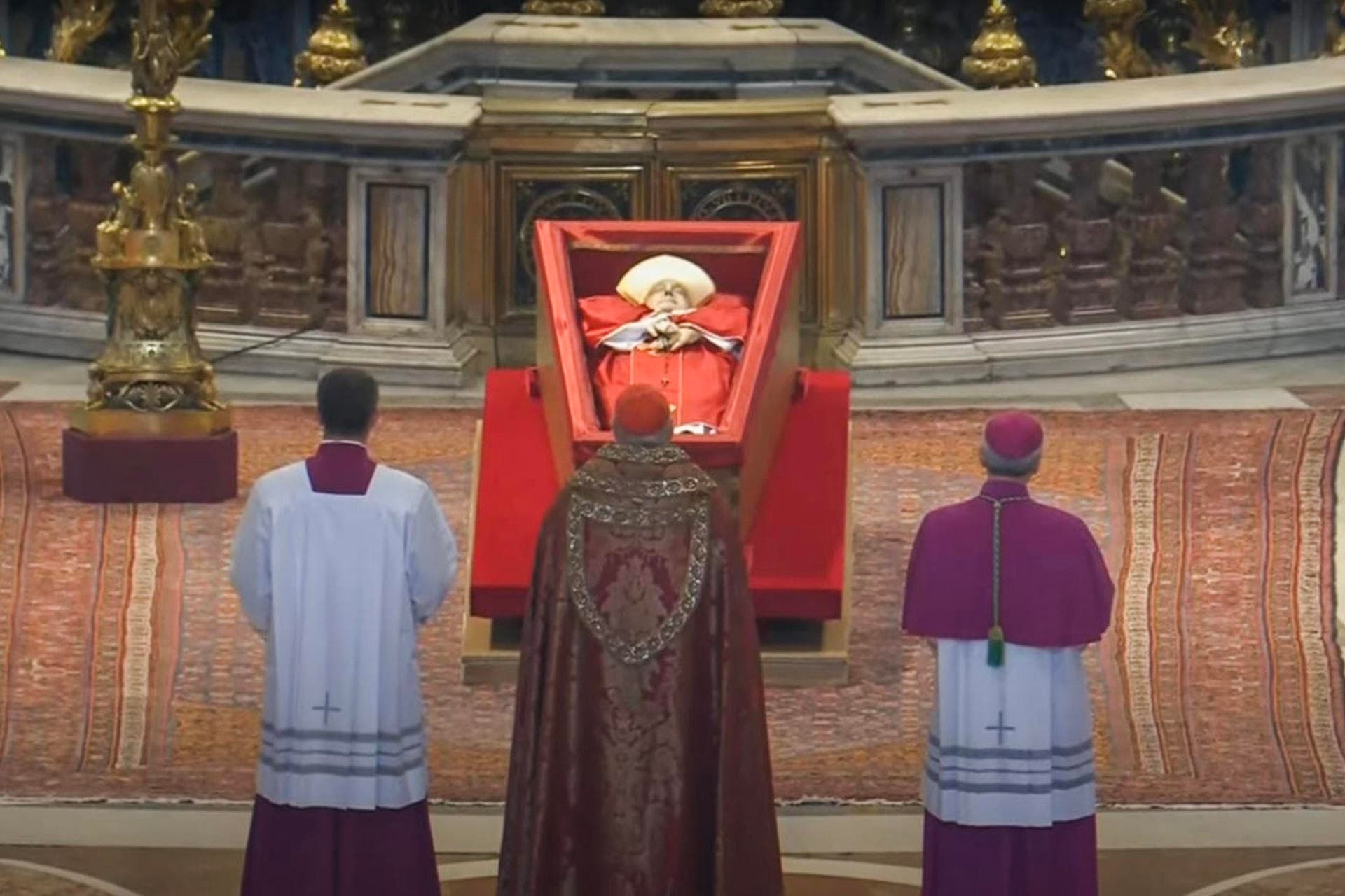 Casi 50,000 personas han desfilado para despedirse del Papa en la basílica de San Pedro