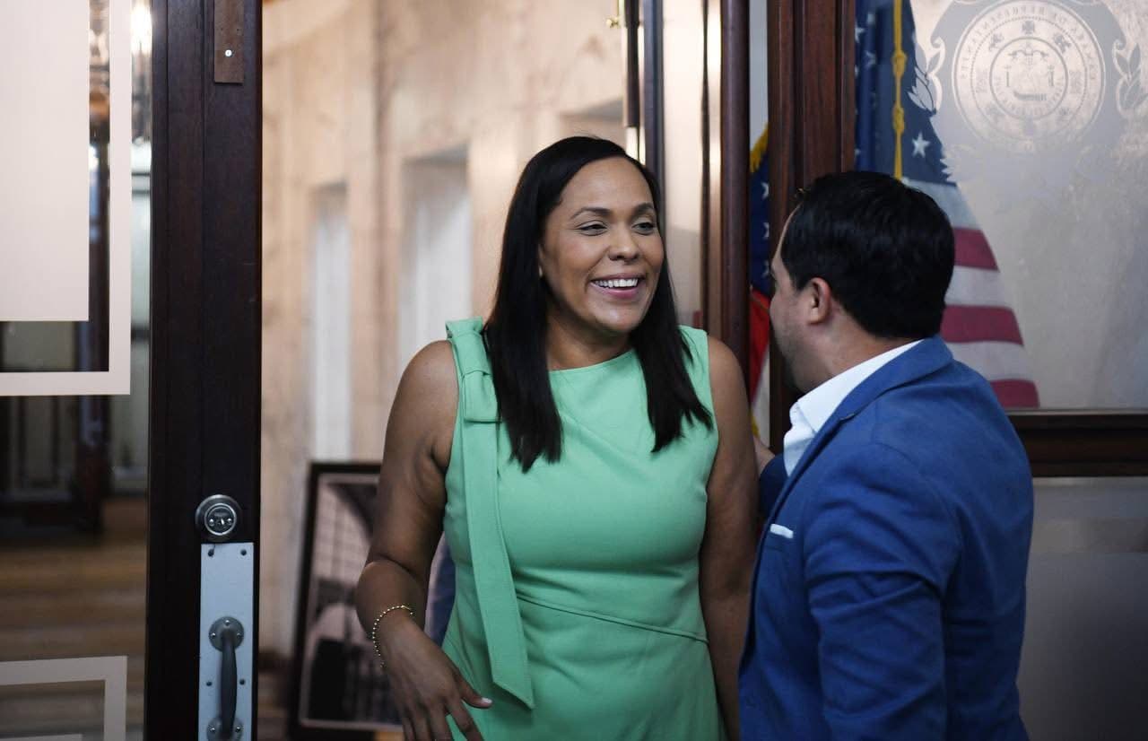 Rosachely Rivera asegura que solo ocupará la silla en Estado