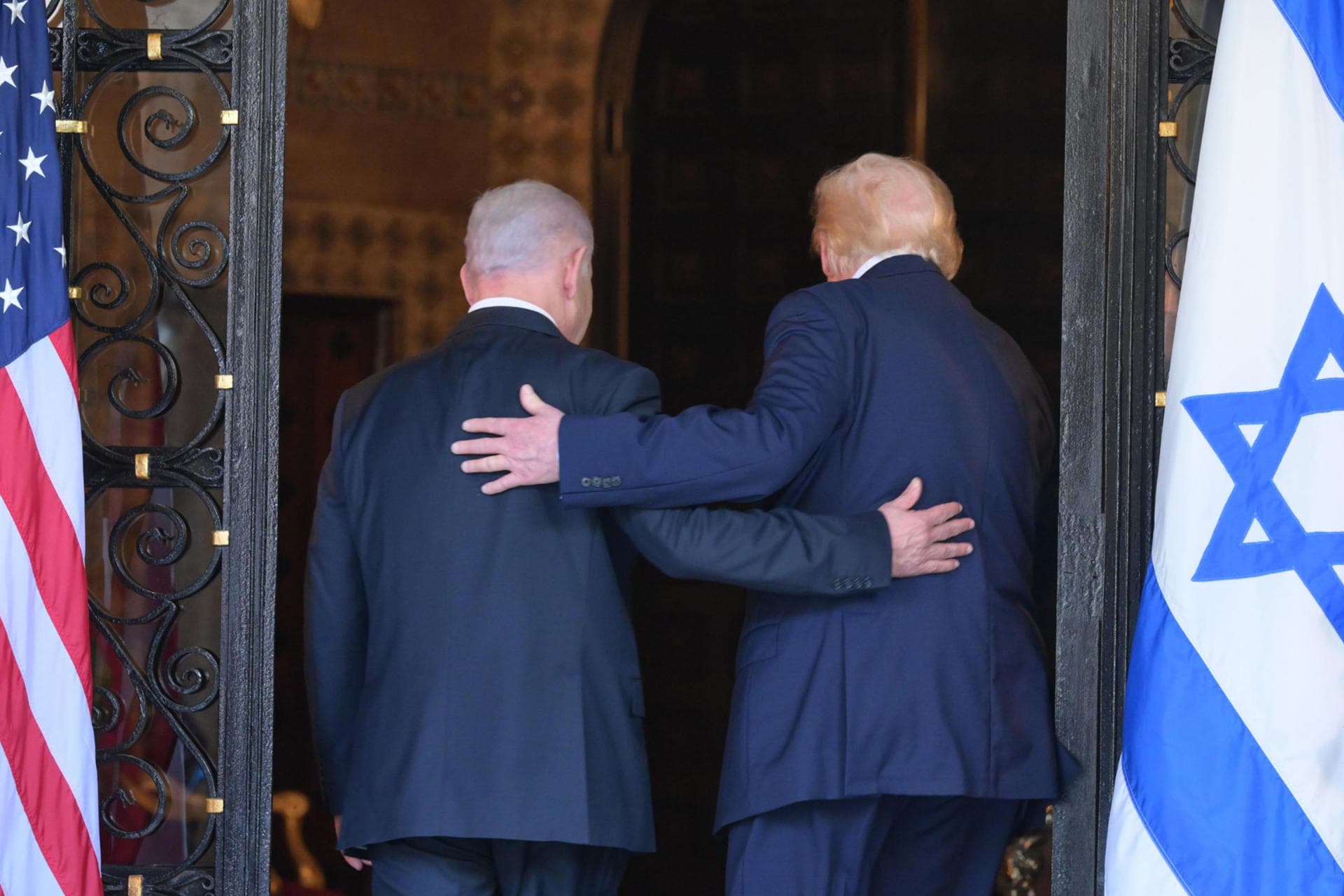 Netanyahu asiste a la fiesta de Nochevieja de Donald Trump en Florida