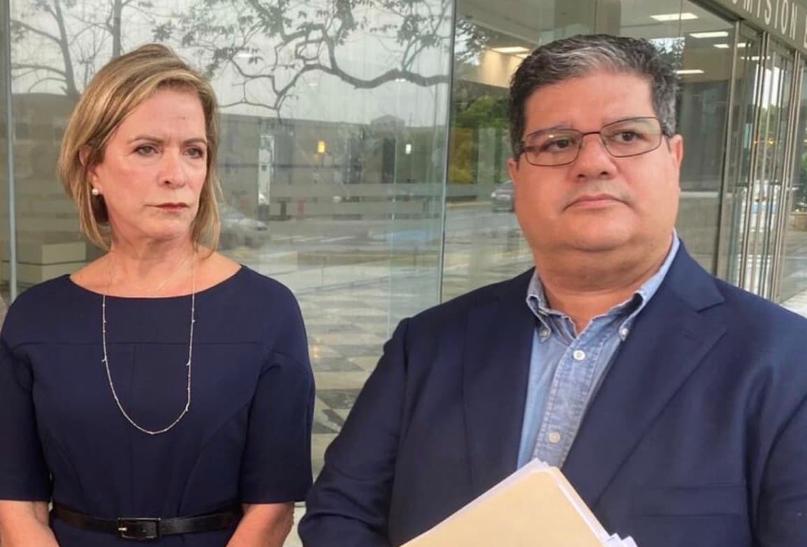 Viuda de Hernández Colón pide a CEE reactivar querella por endoso falso