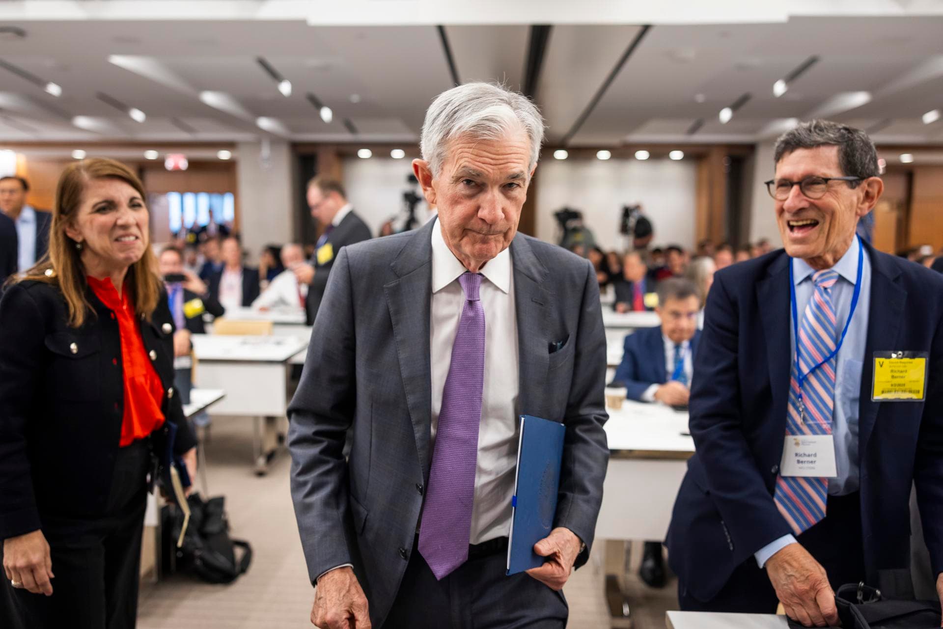 Trump insiste al FED que bajen las tasas de interés 