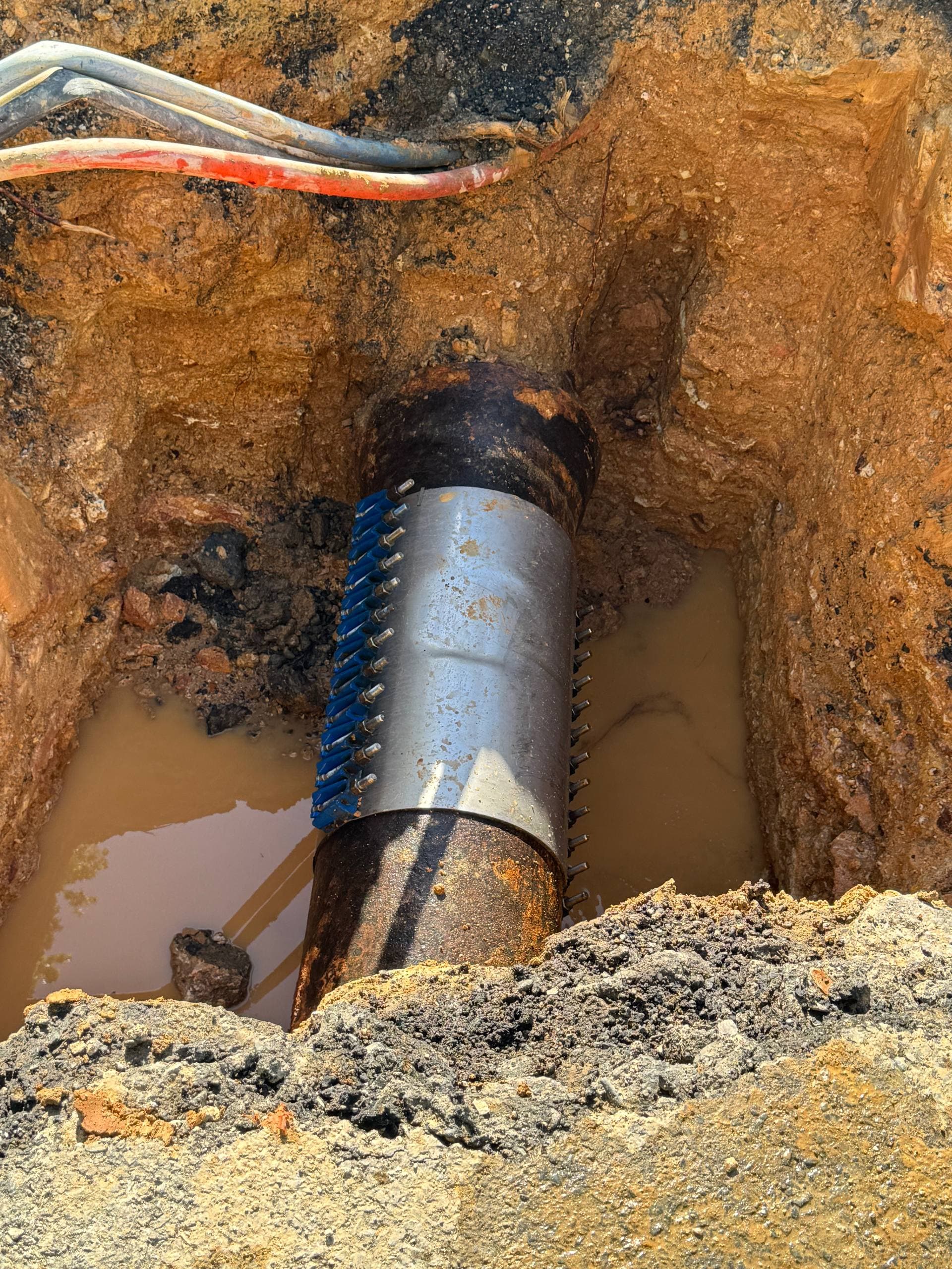 AAA culmina en tiempo récord reparación de tubo en Bayamón