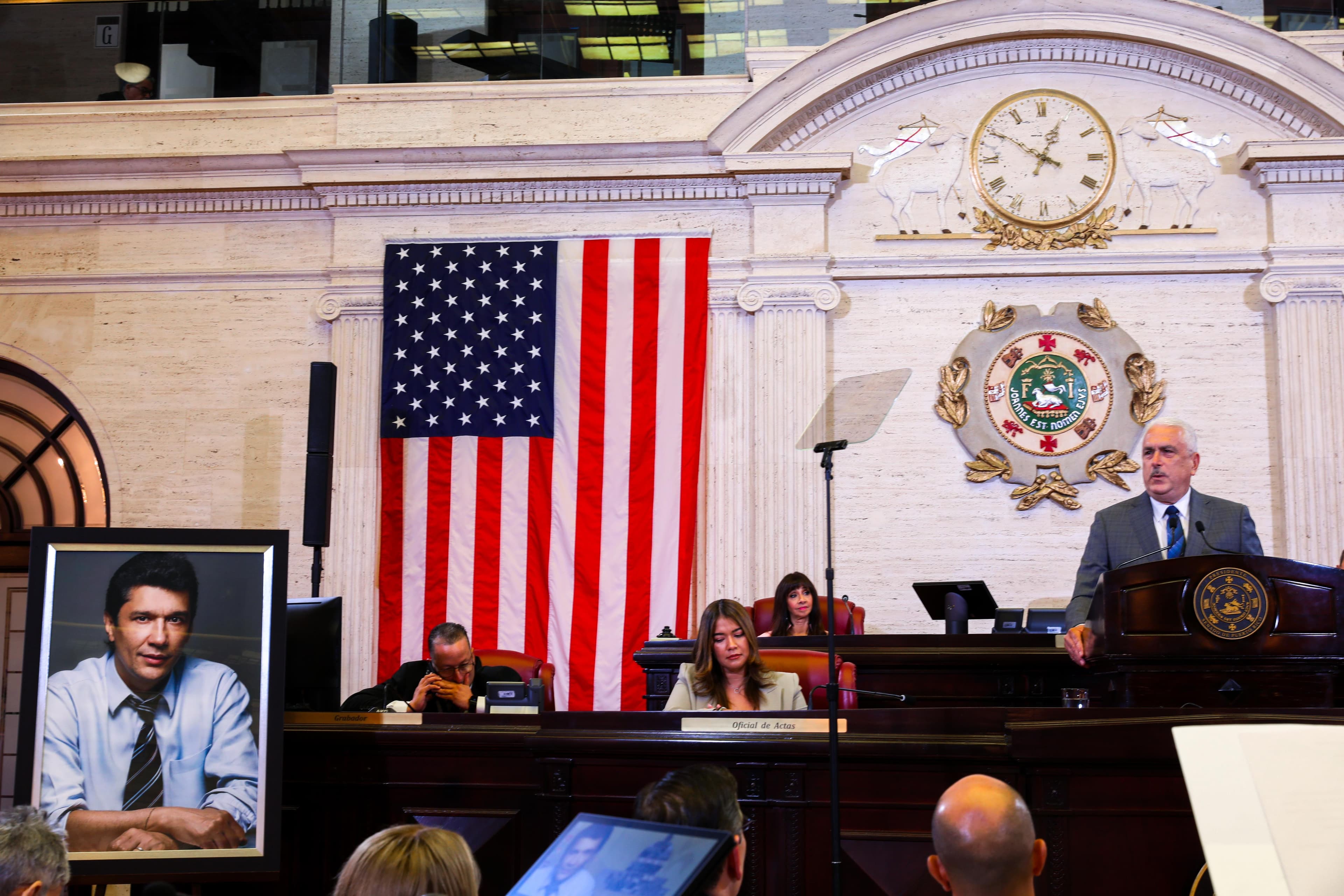 Senado rinde homenaje a Ángelo Medina 