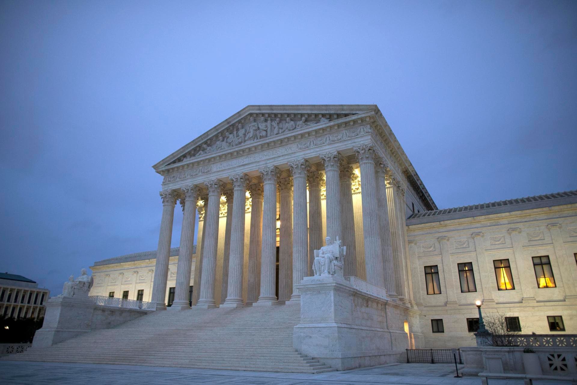 El Tribunal Supremo de EE.UU. permite a Alabama usar el mapa electoral favorable a republicanos