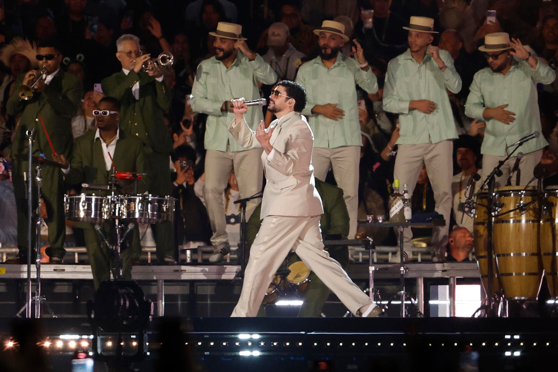 [VIDEO] Bad Bunny presenta un adelanto de su espectáculo del entretiempo en la Super Bowl