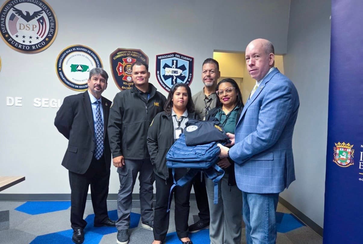 Jenniffer González y DSP fortalecen capacidad operacional del NIE con nuevos equipos, uniformes y armas