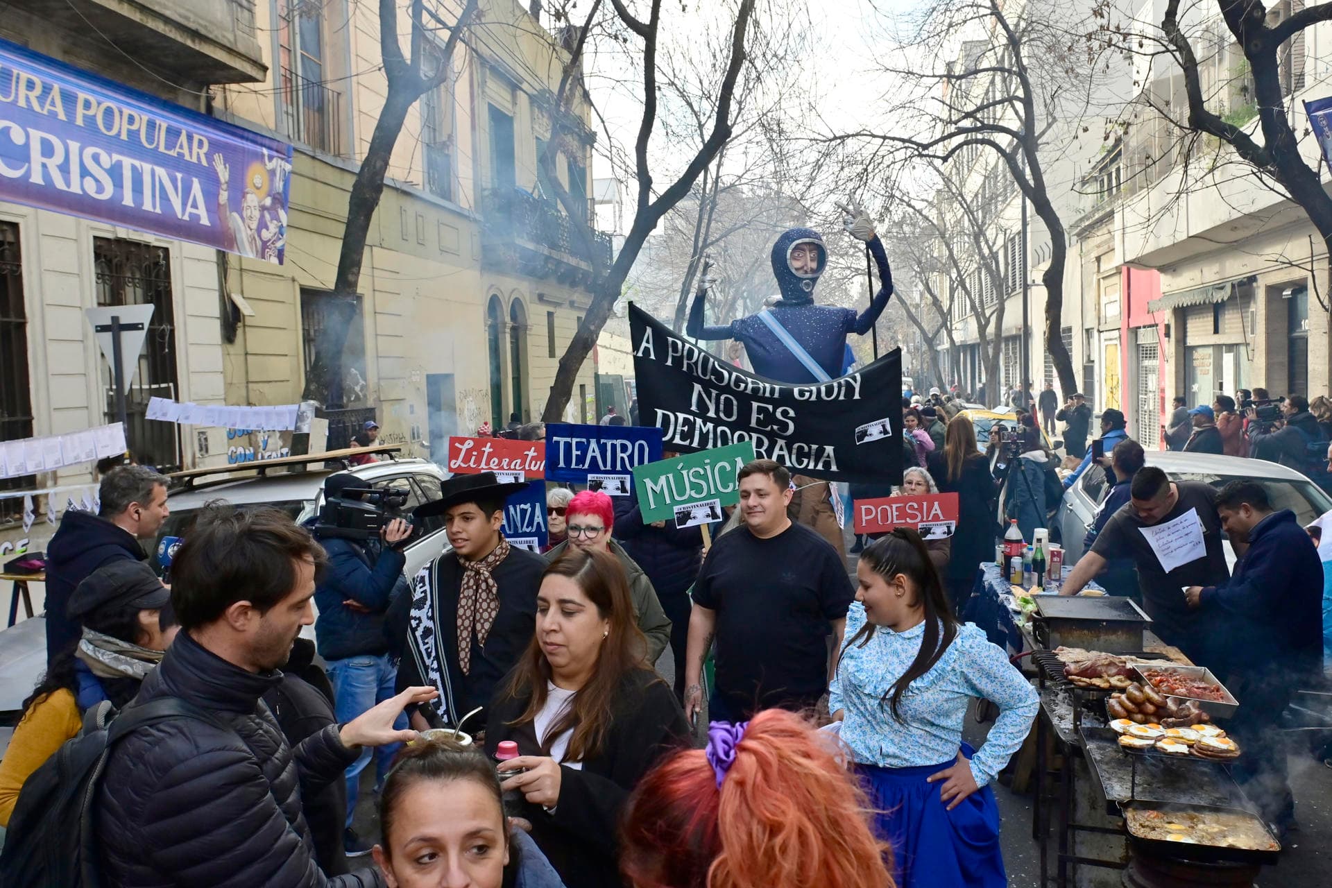 Cristina Fernández ya cumple condena domiciliaria 