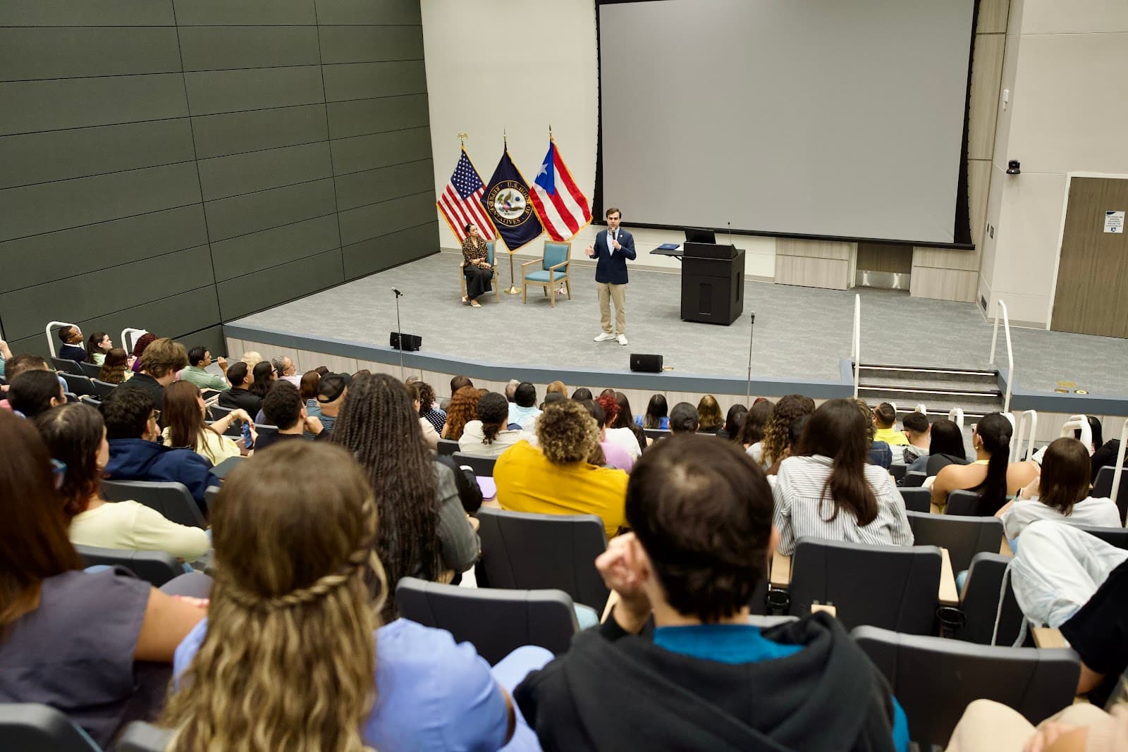 Comisionado Residente comienza visitas a las universidades