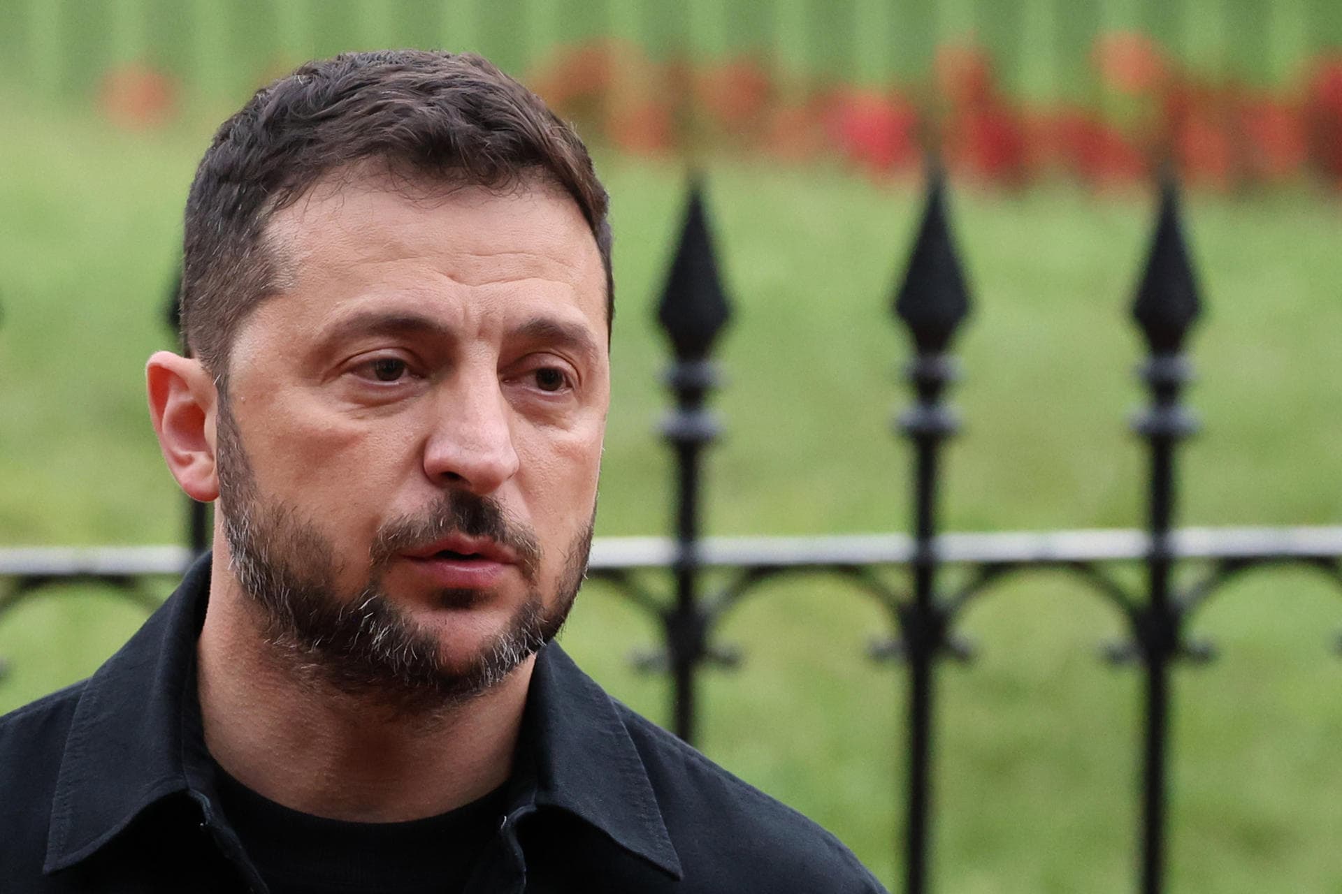 Zelensky consigue $2,000 millones para comprar armas a EE.UU.