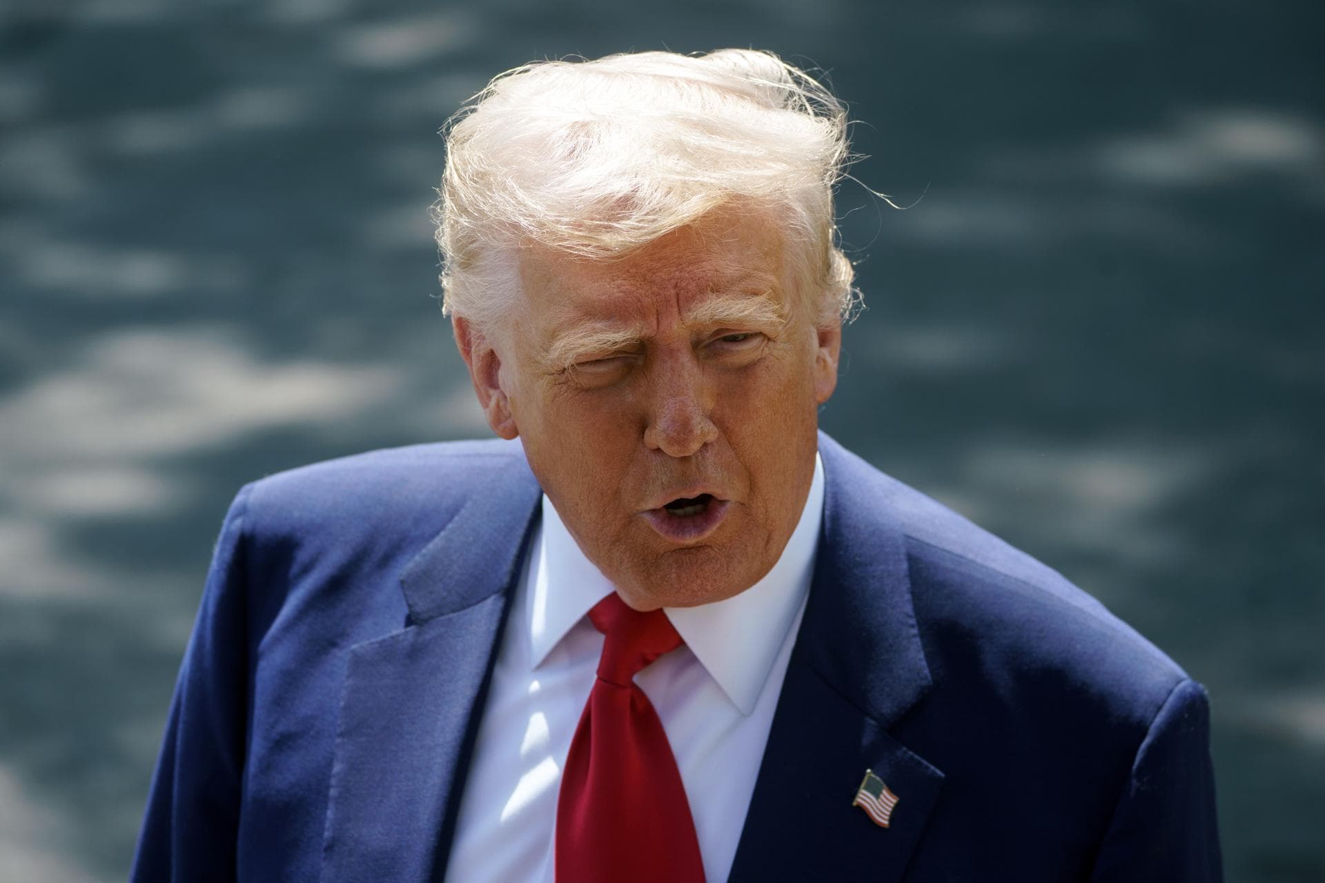 Trump elogia a Jeff Bezos 