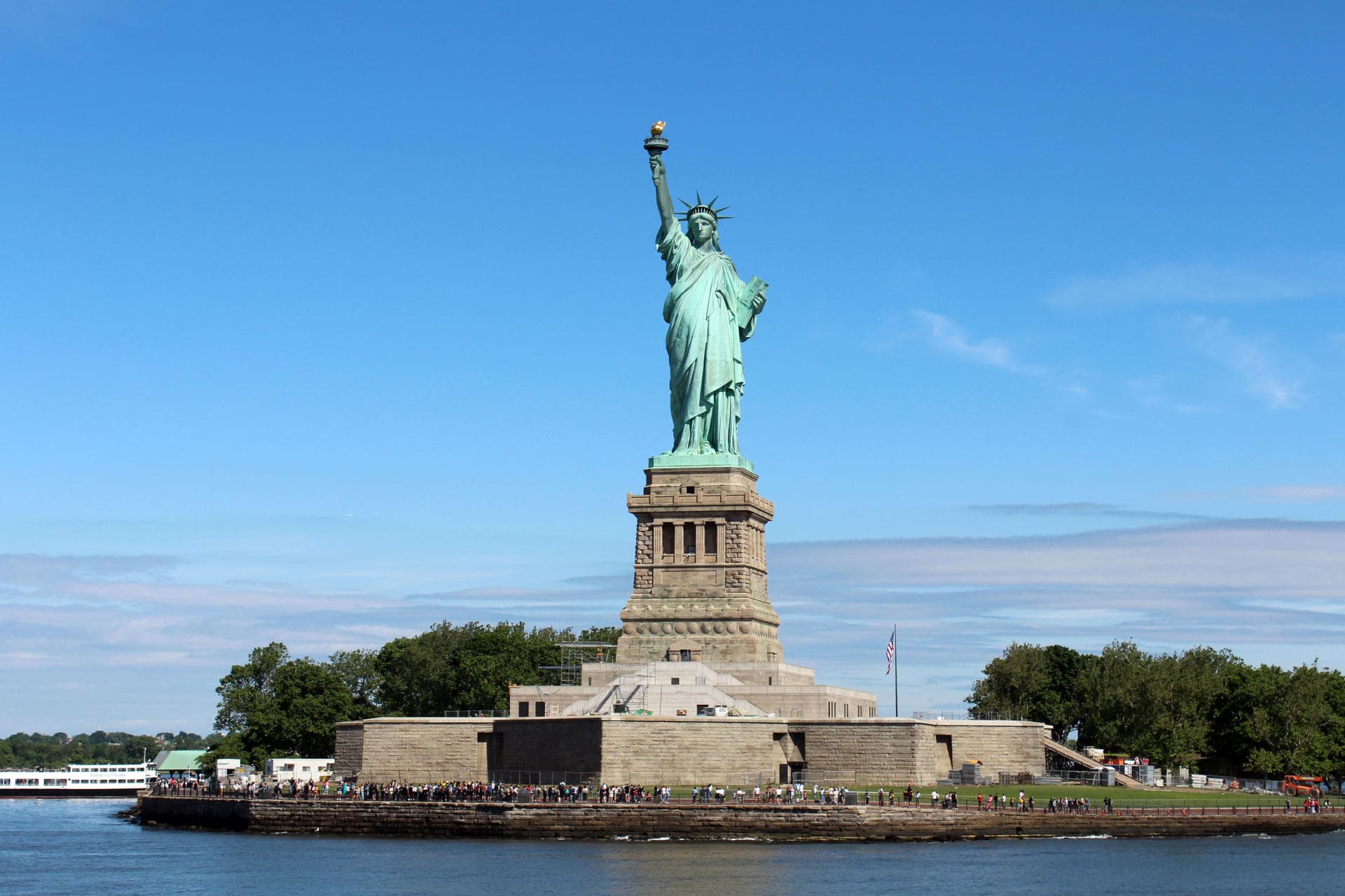 Estatua de la Libertad cierra al público por cierre de gobierno