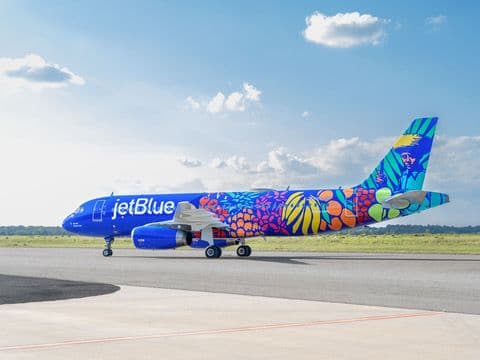 Nuevo avión de JetBlue celebra la cultura puertorriqueña